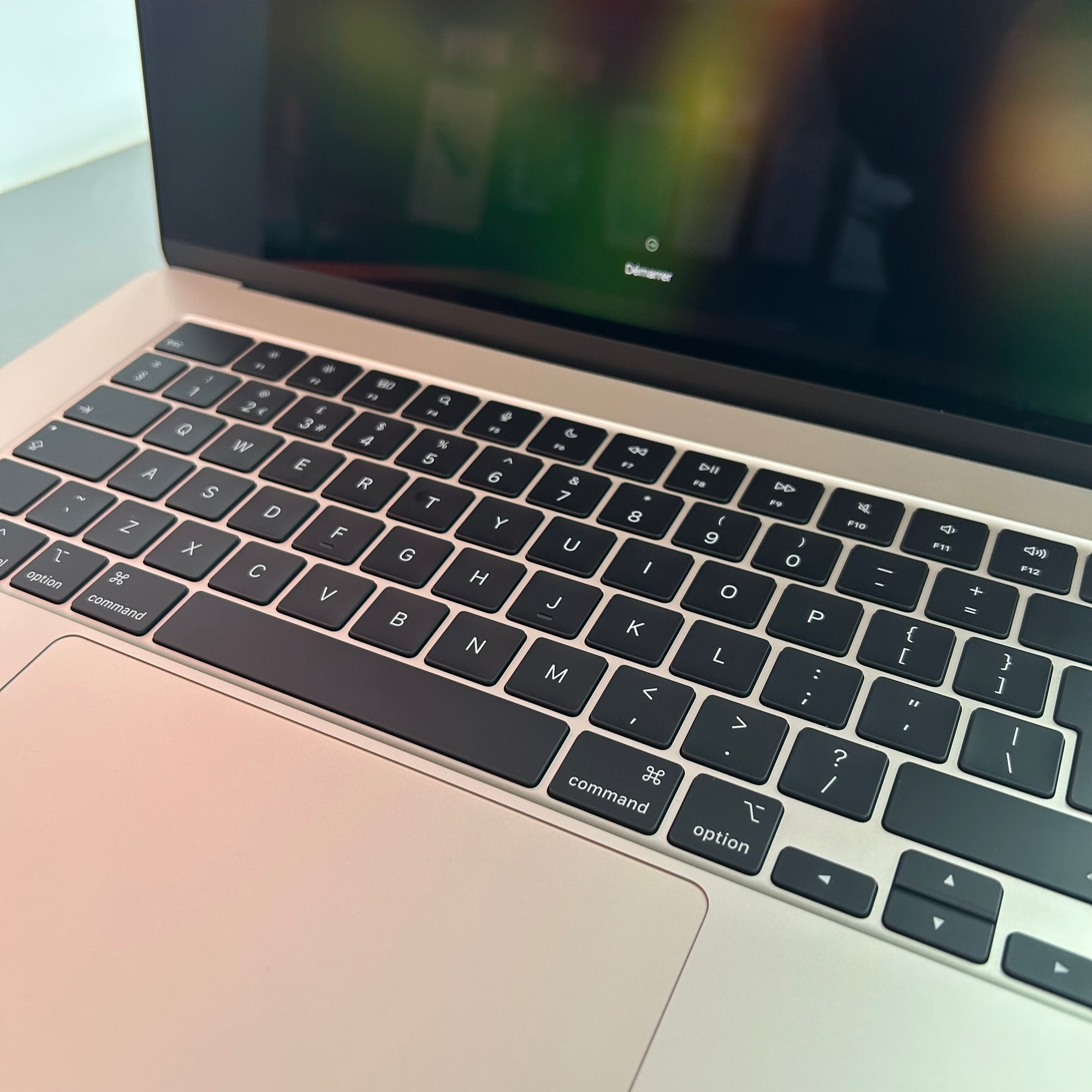 Apple 15 Inch MacBook Air - M4 Chip &amp; 256GB SSD (2025)