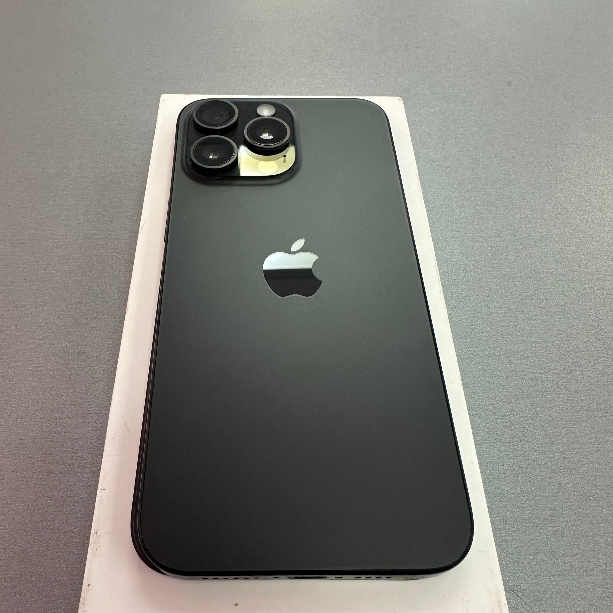 Apple iPhone 15 Pro Max 1TB Black Titanium - 100% Battery Health