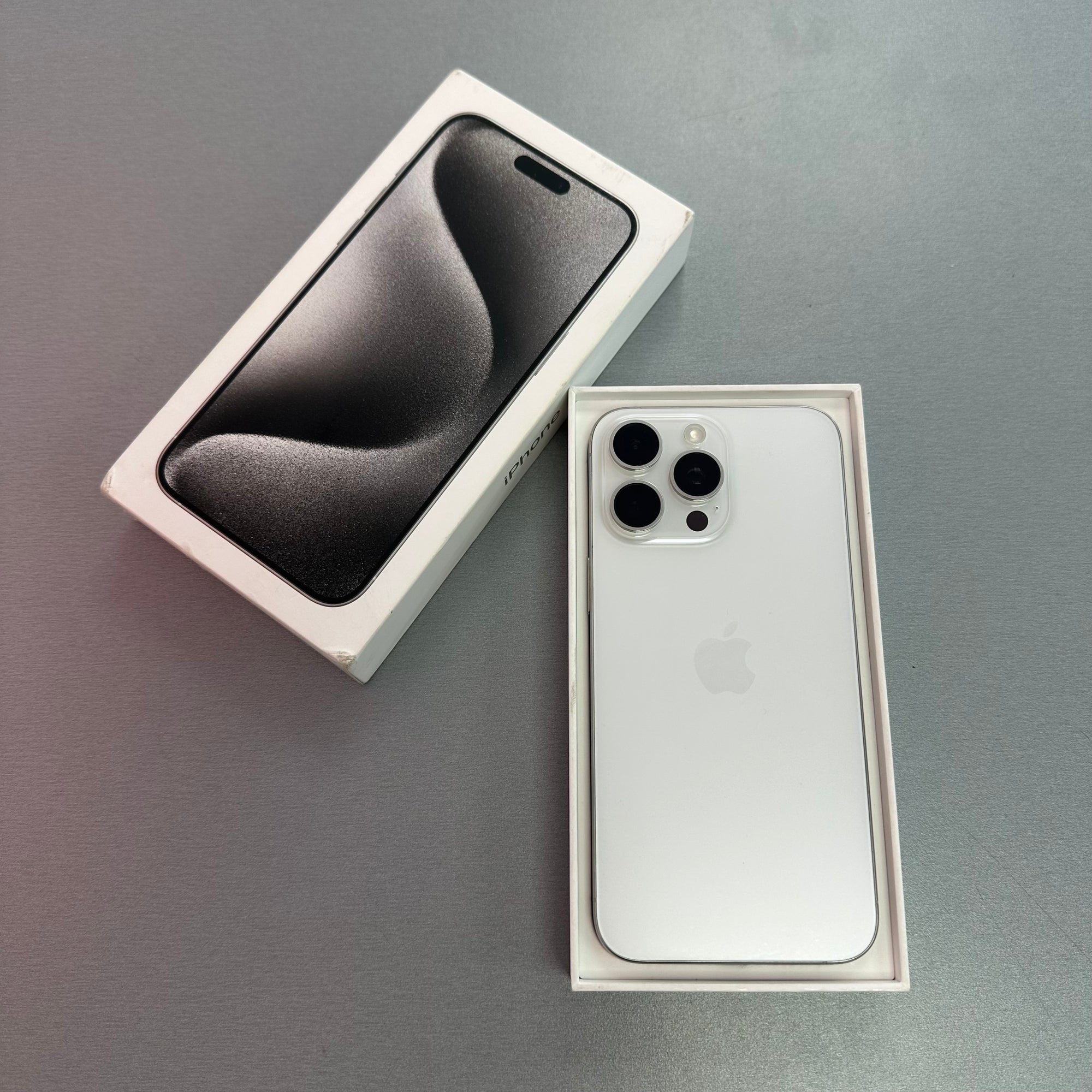 Apple iPhone 15 Pro Max 256GB White Titanium- 100% Battery Health
