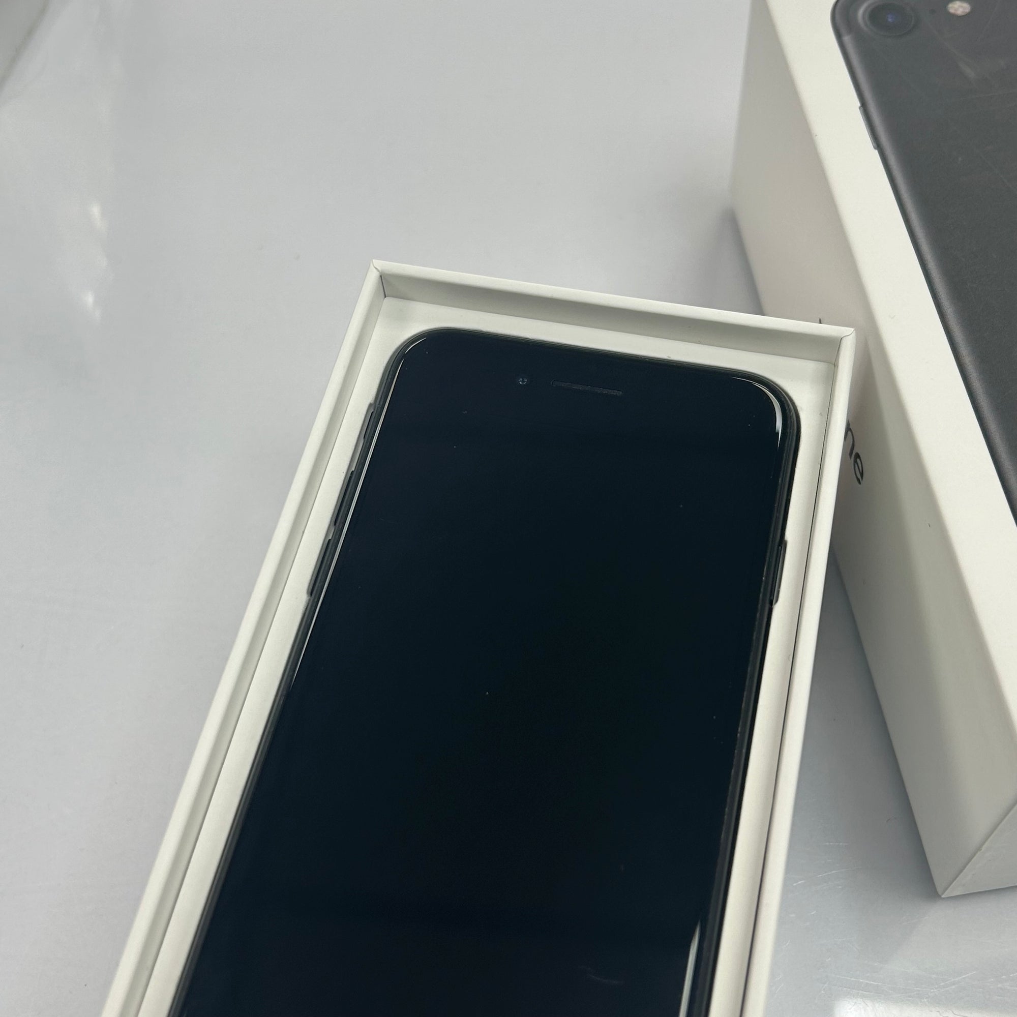 Apple iPhone SE 2020 128GB Black - 100% Battery Health