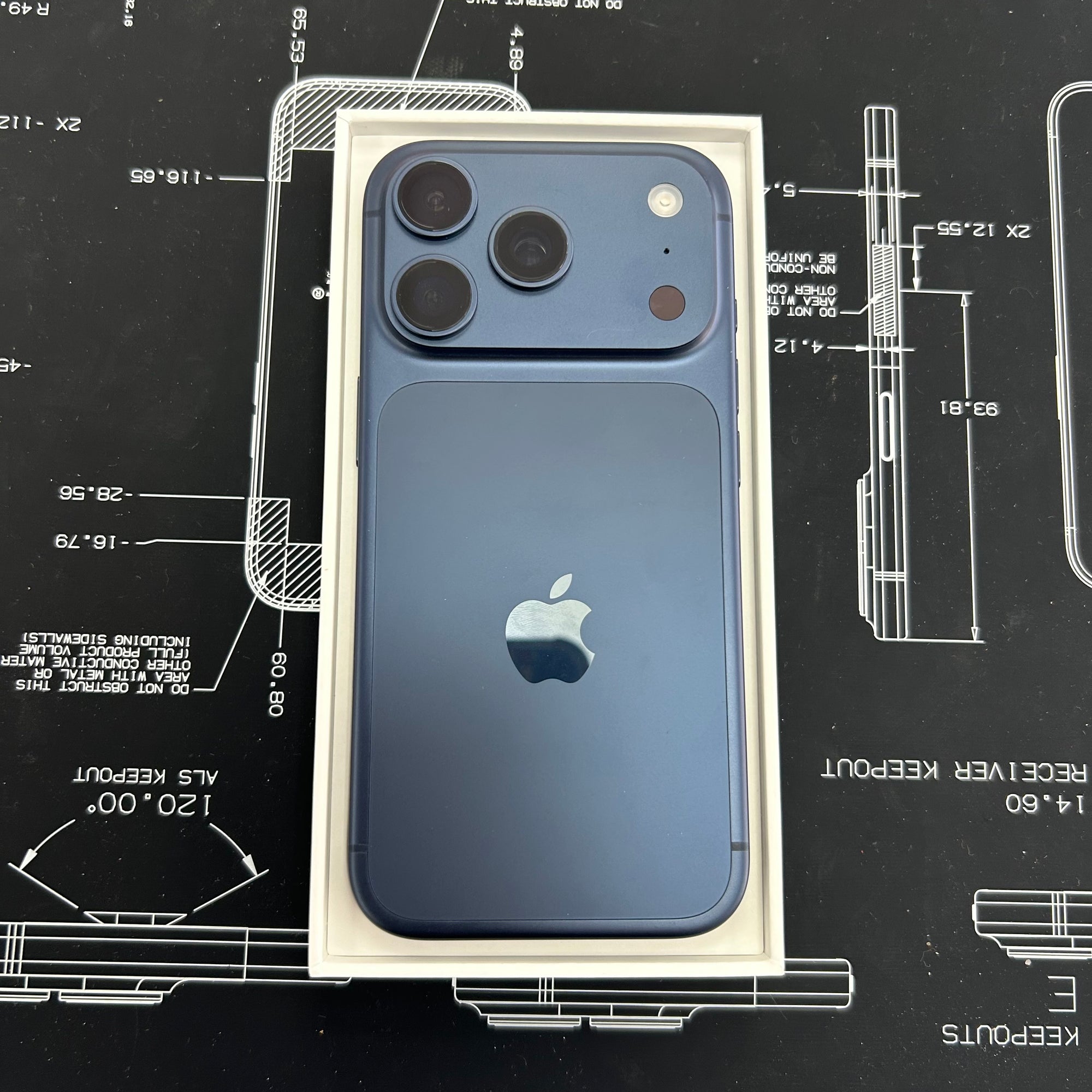 Apple iPhone 17 Pro 256GB Deep Blue 100% Battery Health