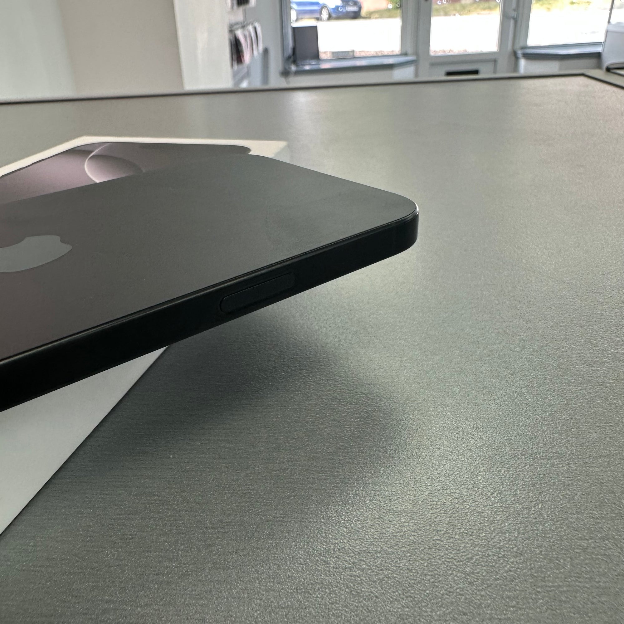 Apple iPhone 16 Pro Max 256GB Black Titanium - 92% Battery Health