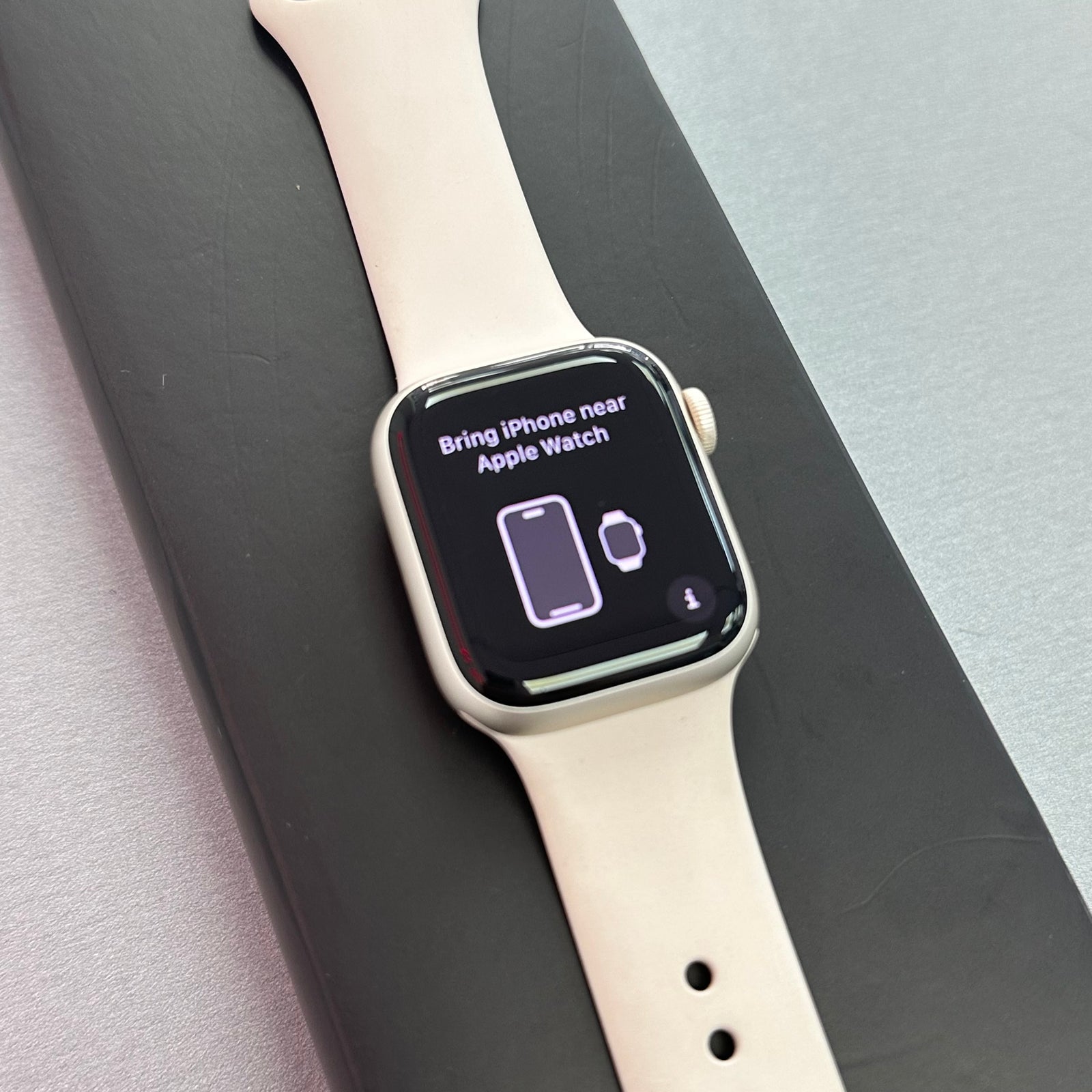 Apple Watch Series 9 Starlight Aluminium & Sports Band 41MM GPS & Cellular
