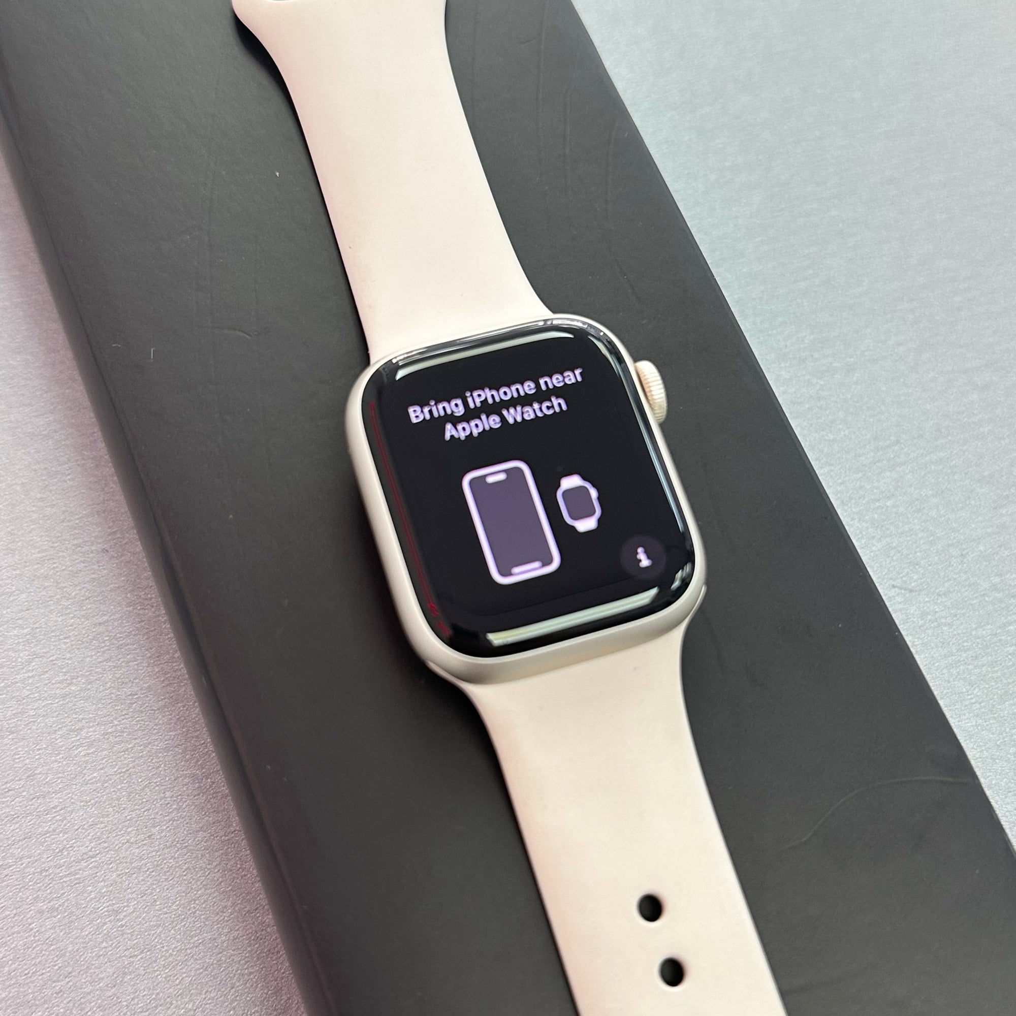 Apple Watch Series 9 Starlight Aluminium &amp; Sports Band 41MM GPS &amp; Cellular