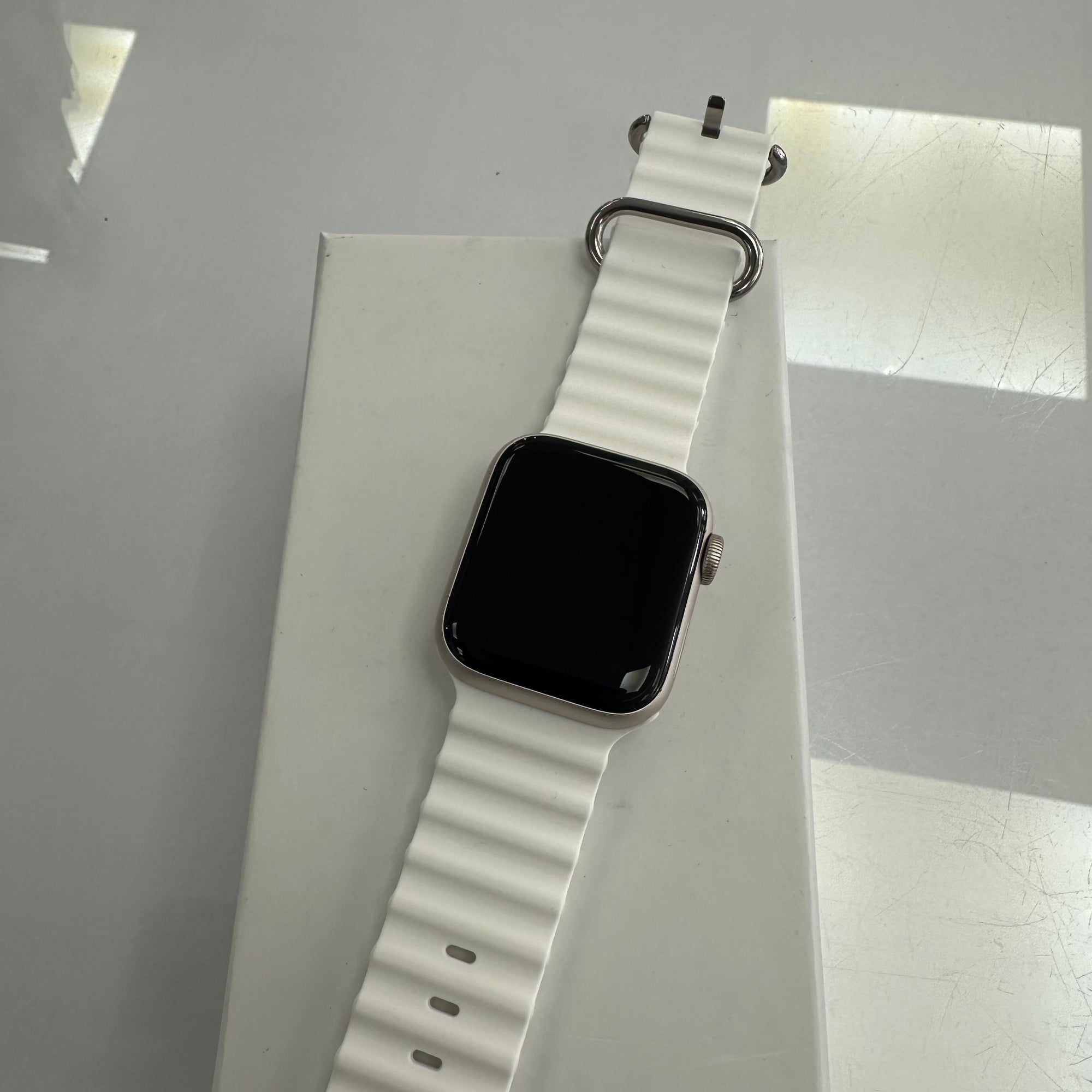 Apple Watch SE (2nd Gen) GPS - 40mm, Starlight Aluminium Case