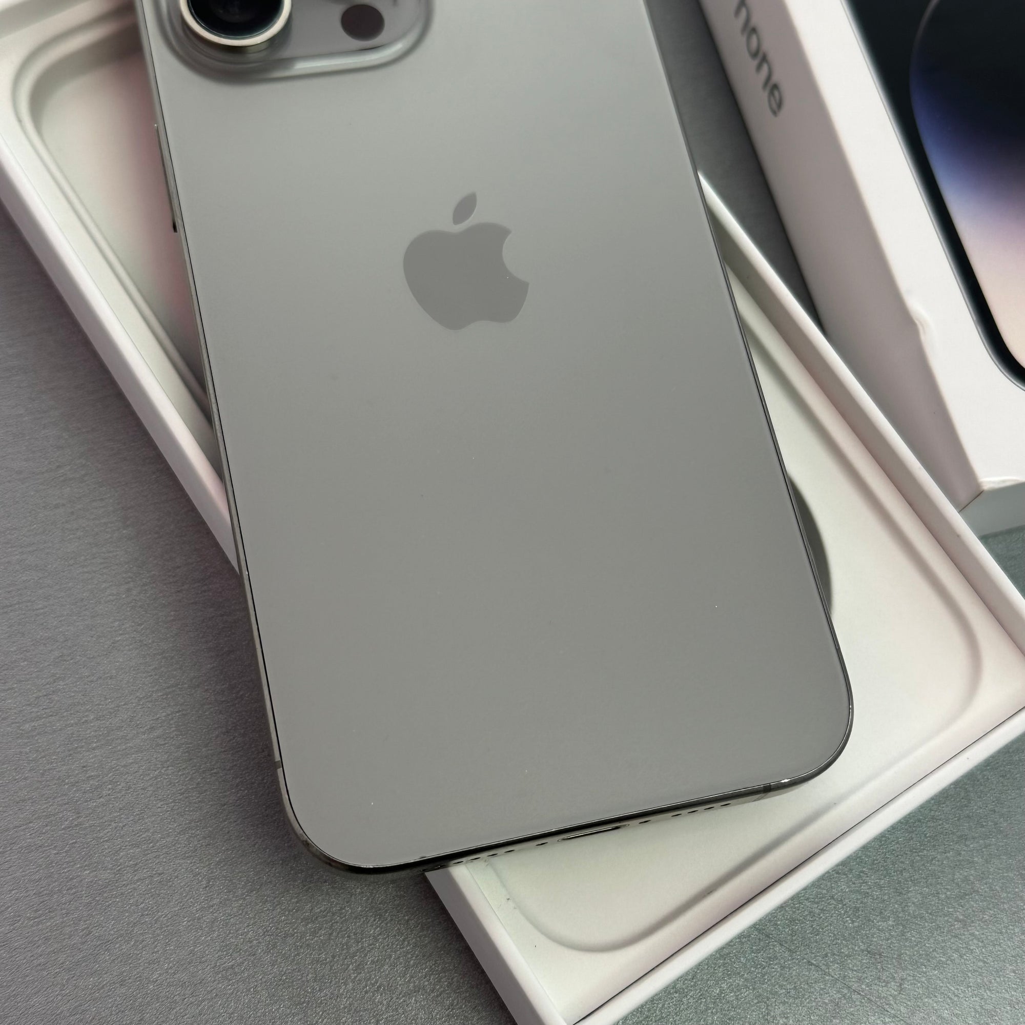 Apple iPhone 15 Pro Max 256GB Natural Titanium - 100% Battery Health