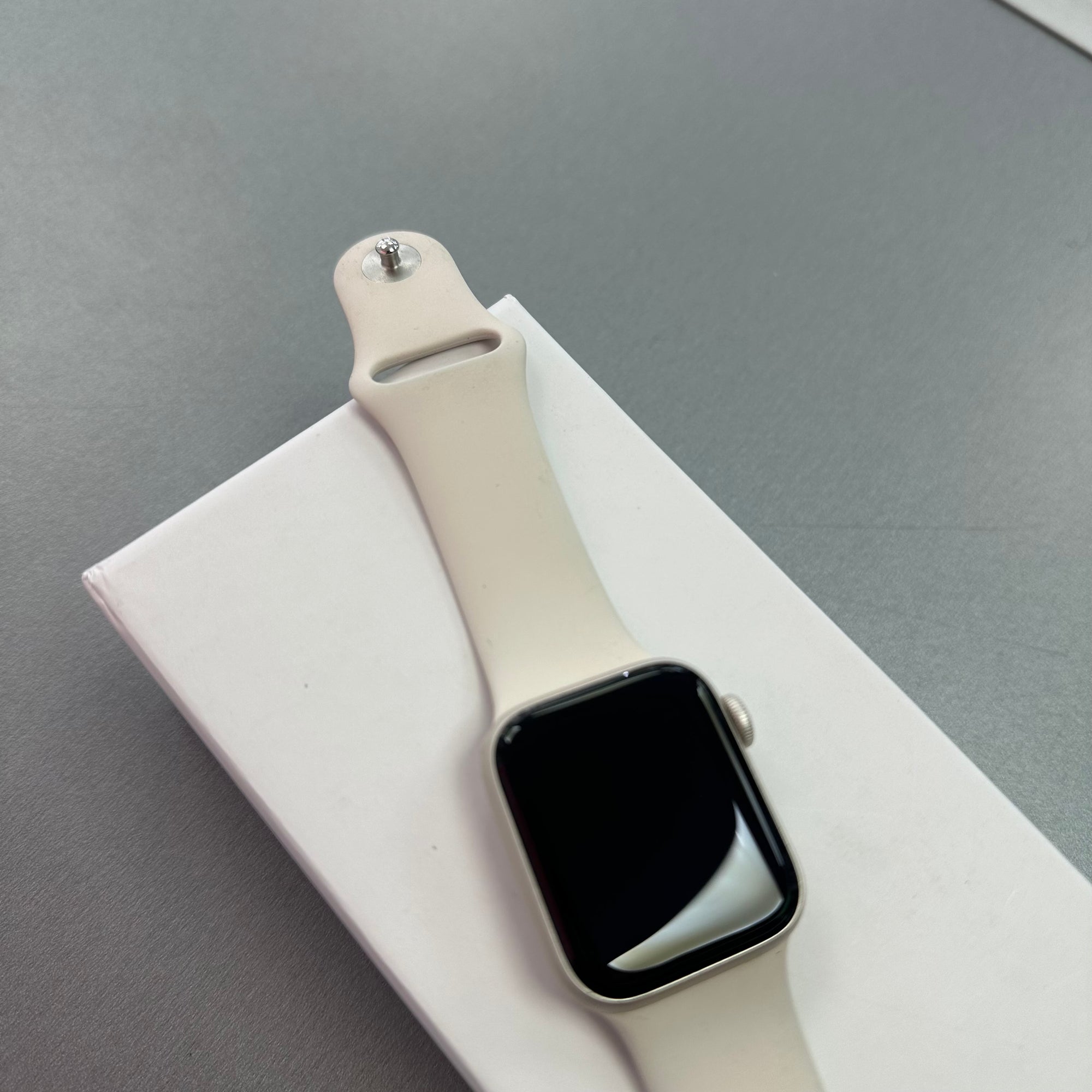 Apple Watch SE (2nd Gen) 2022 GPS - 40mm, Starlight Aluminium Case