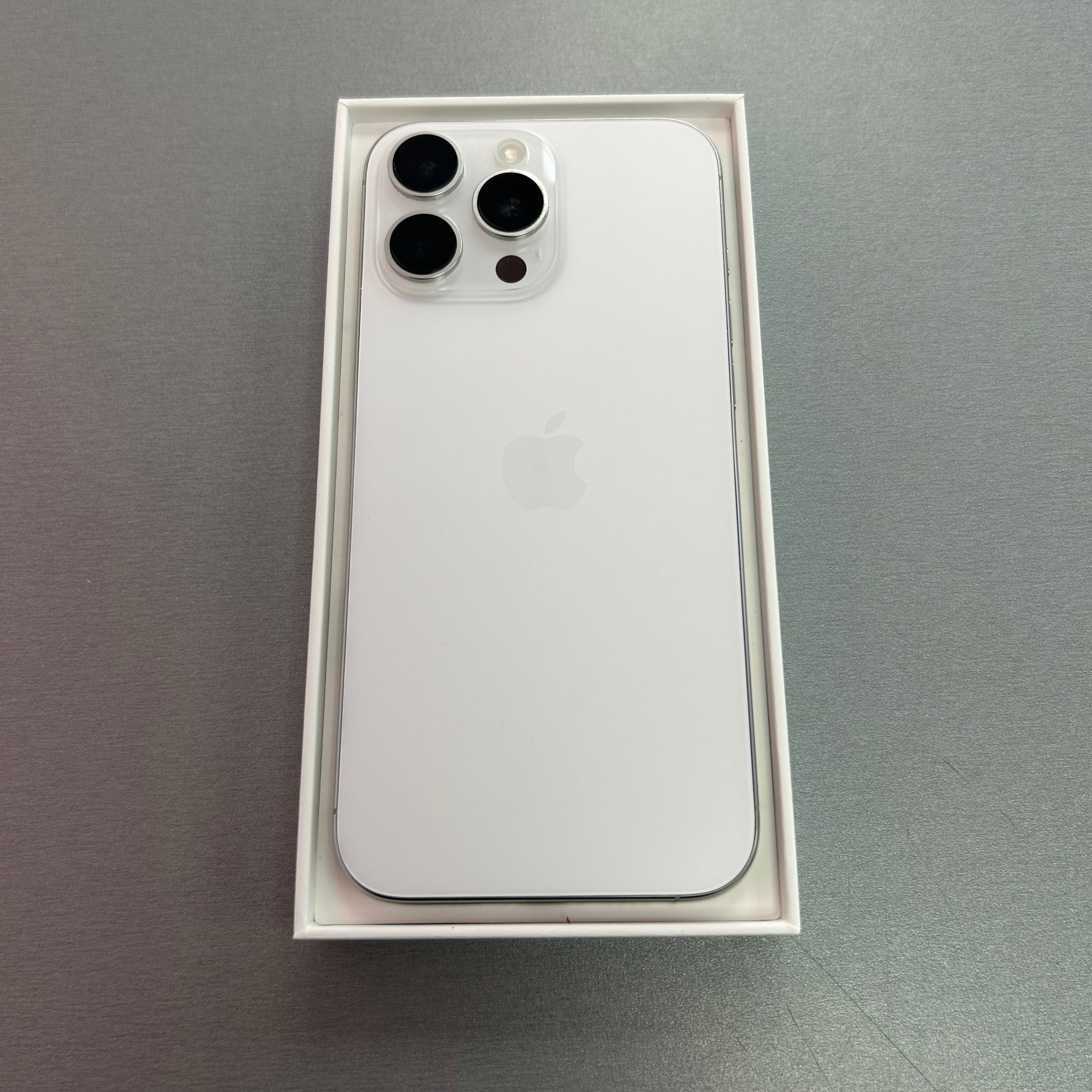 Apple iPhone 16 Pro White Titanium 256GB - Original 93% Battery Health