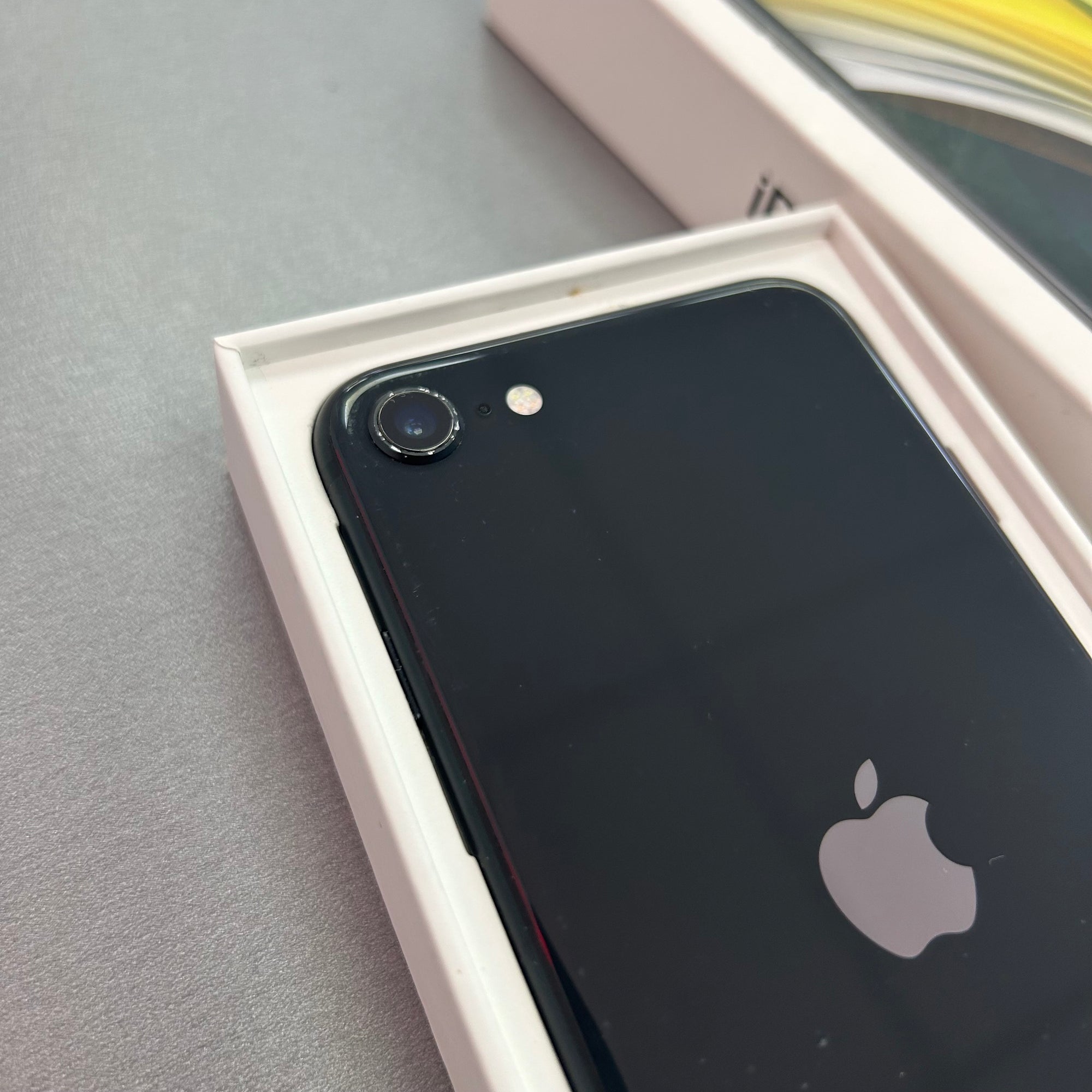 Apple iPhone SE 2020 64GB Black - 100% Battery Health GRADE C