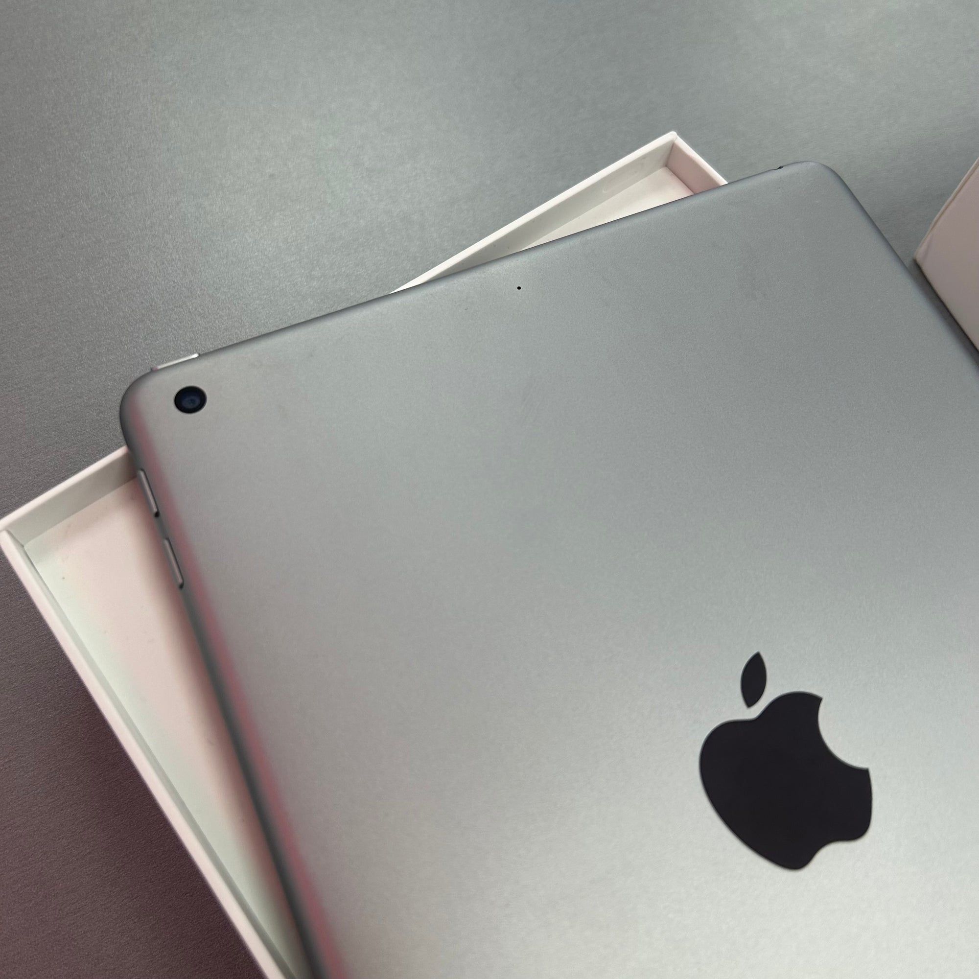 Apple iPad 6th Generation 32GB Wi-Fi