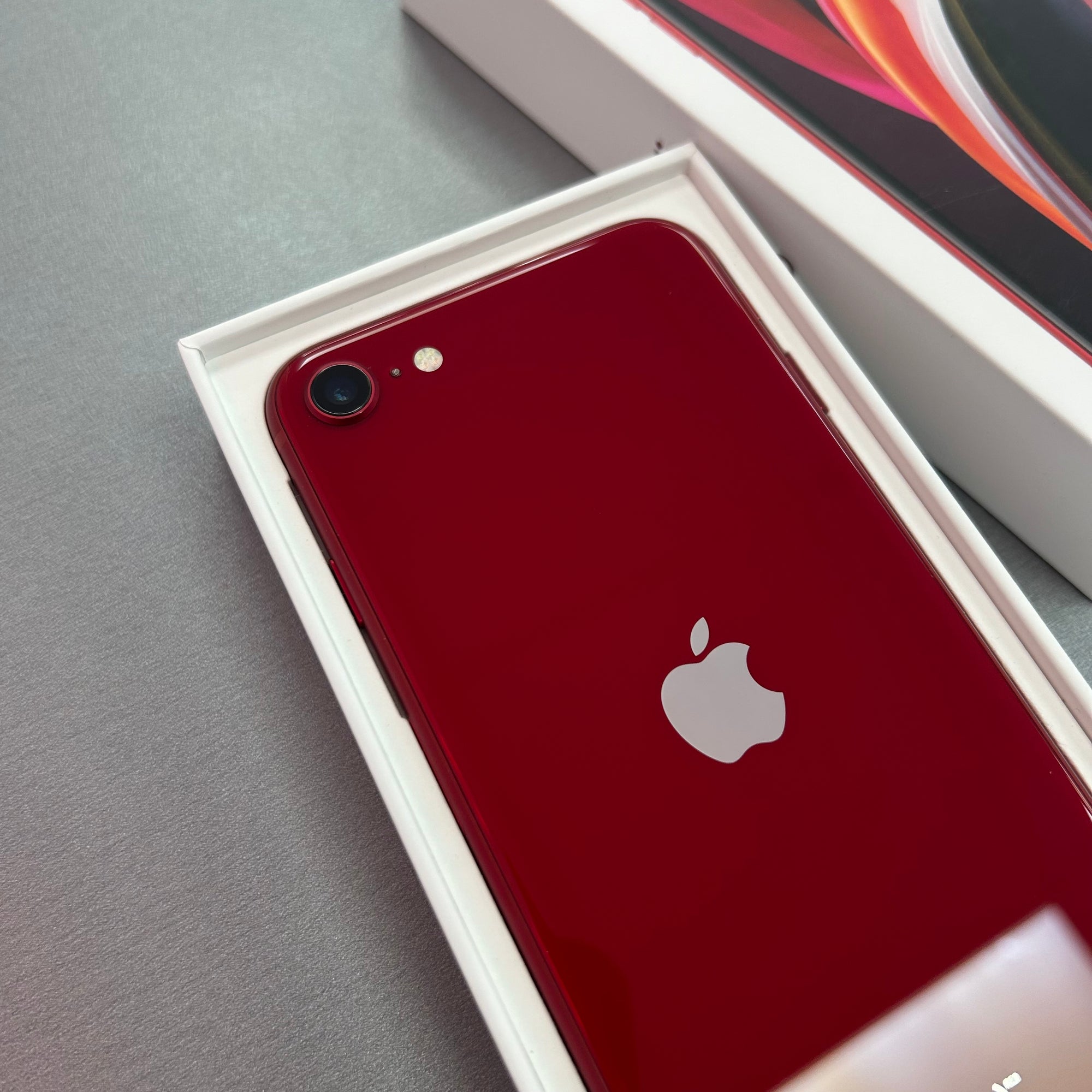 Apple iPhone SE 3rd Generation (2022) 64GB Product Red - 95% Battery Health