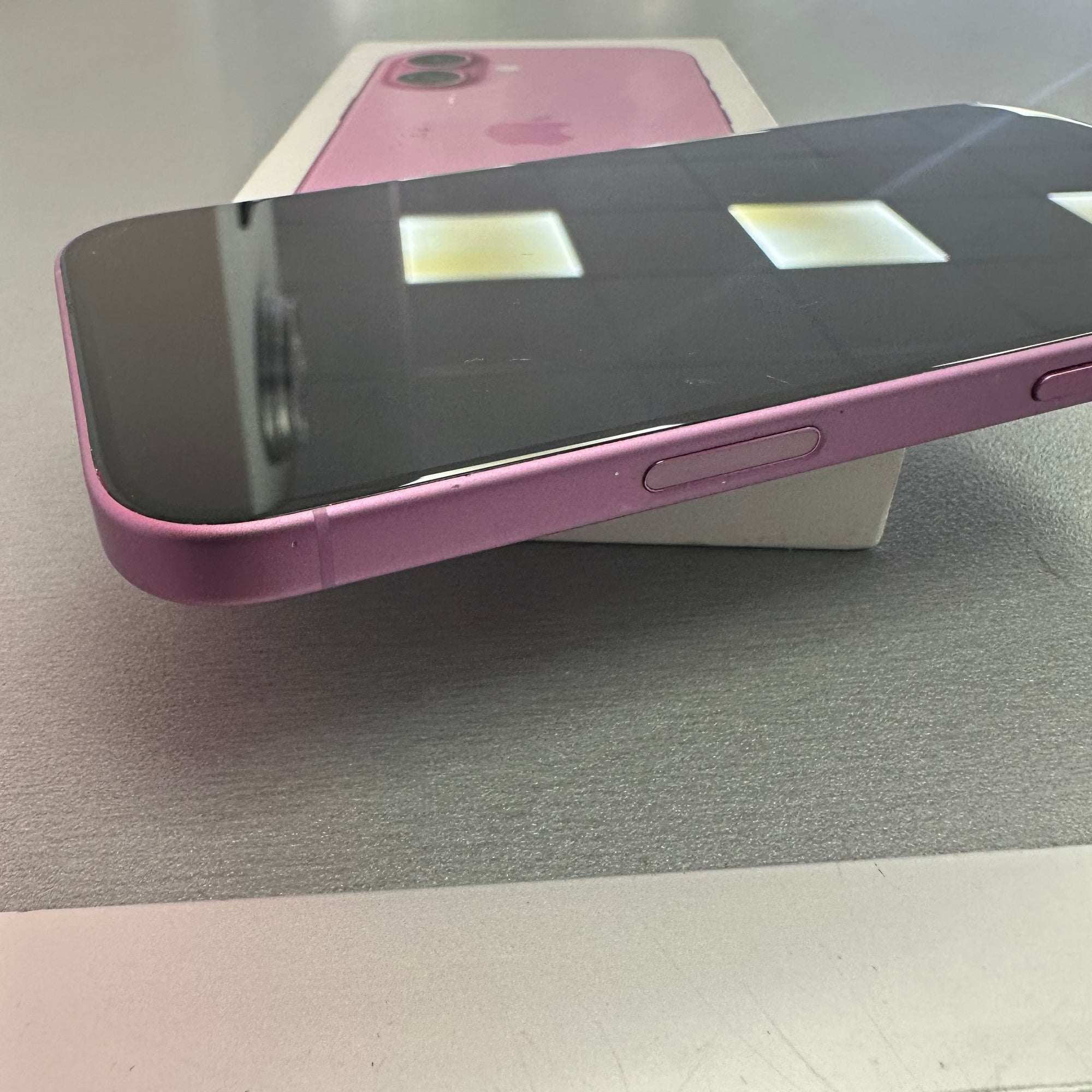 Apple iPhone 16 128GB Pink - 92% Battery Health