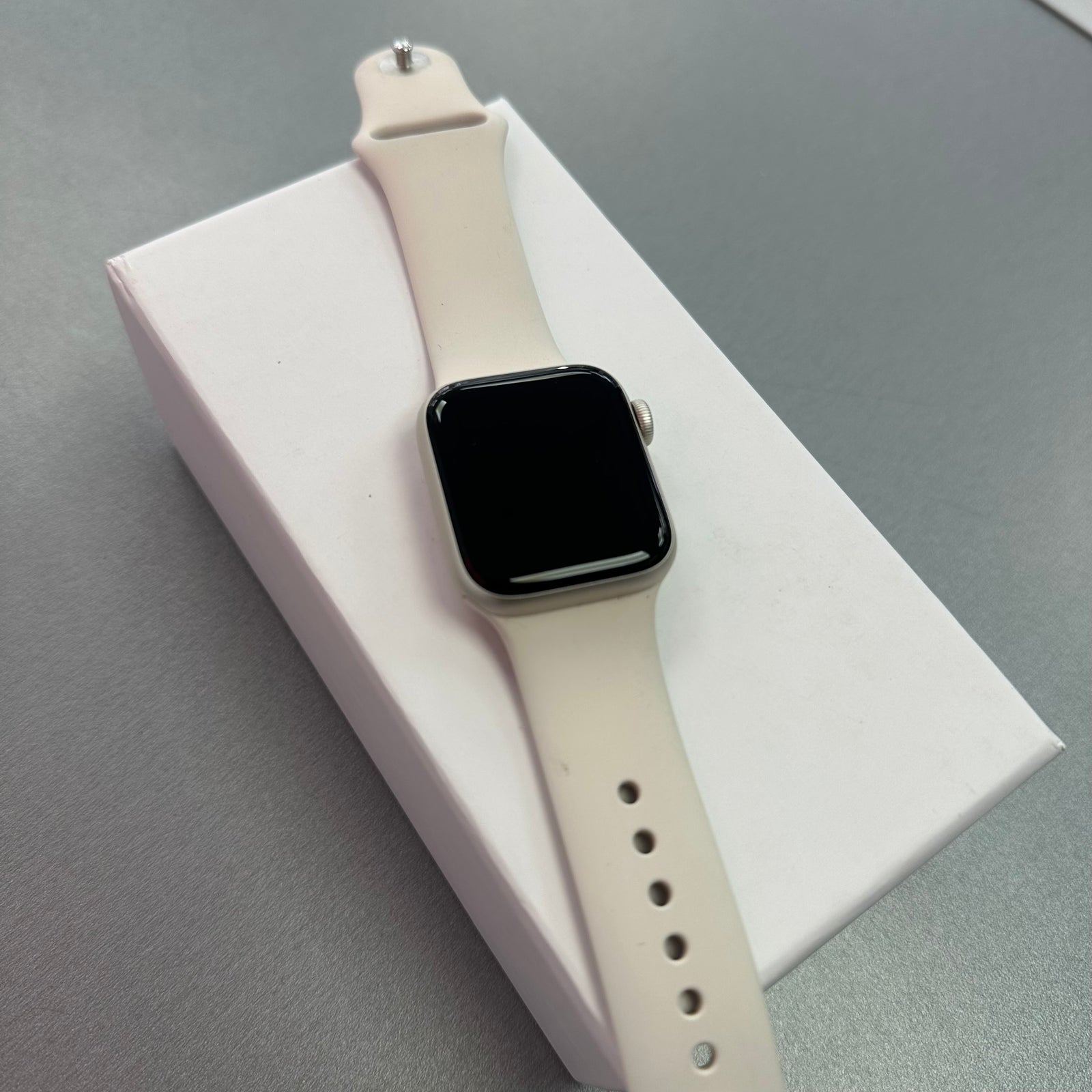 Apple Watch SE (2nd Gen) 2022 GPS - 40mm, Starlight Aluminium Case
