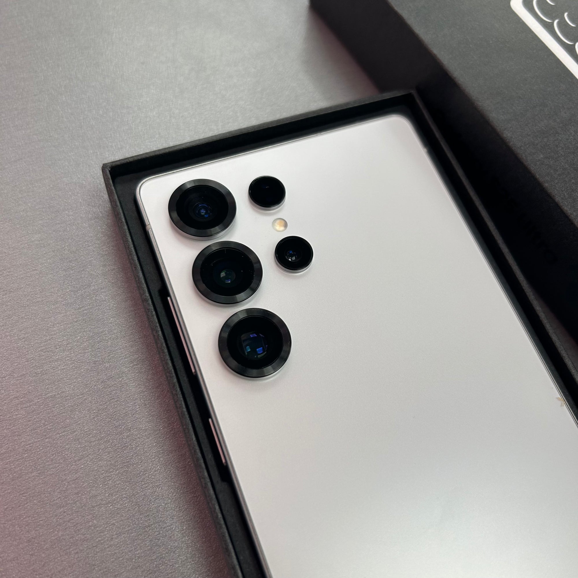 Samsung Galaxy S25 Ultra 256GB Titanium White Silver - Like New shop display