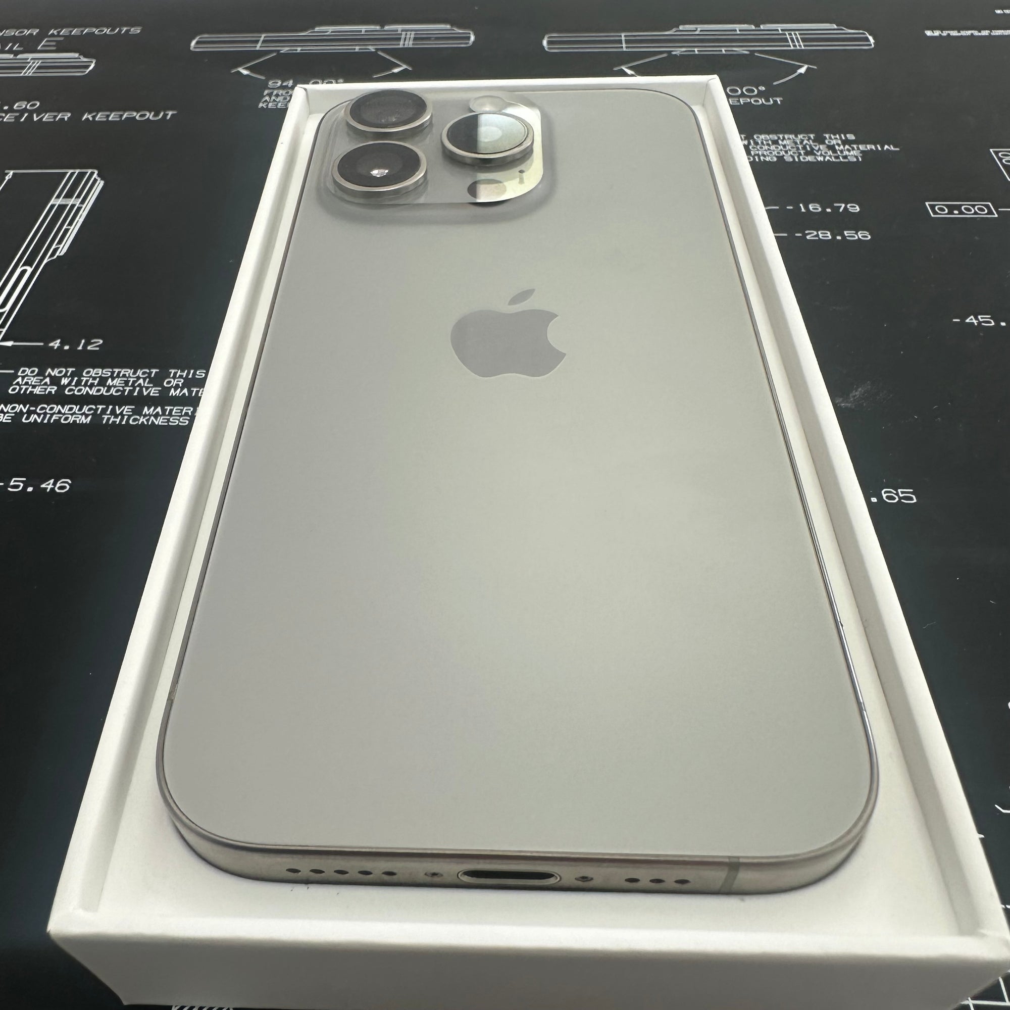 Apple iPhone 15 Pro 128GB - Natural Titanium - 100% Battery Health