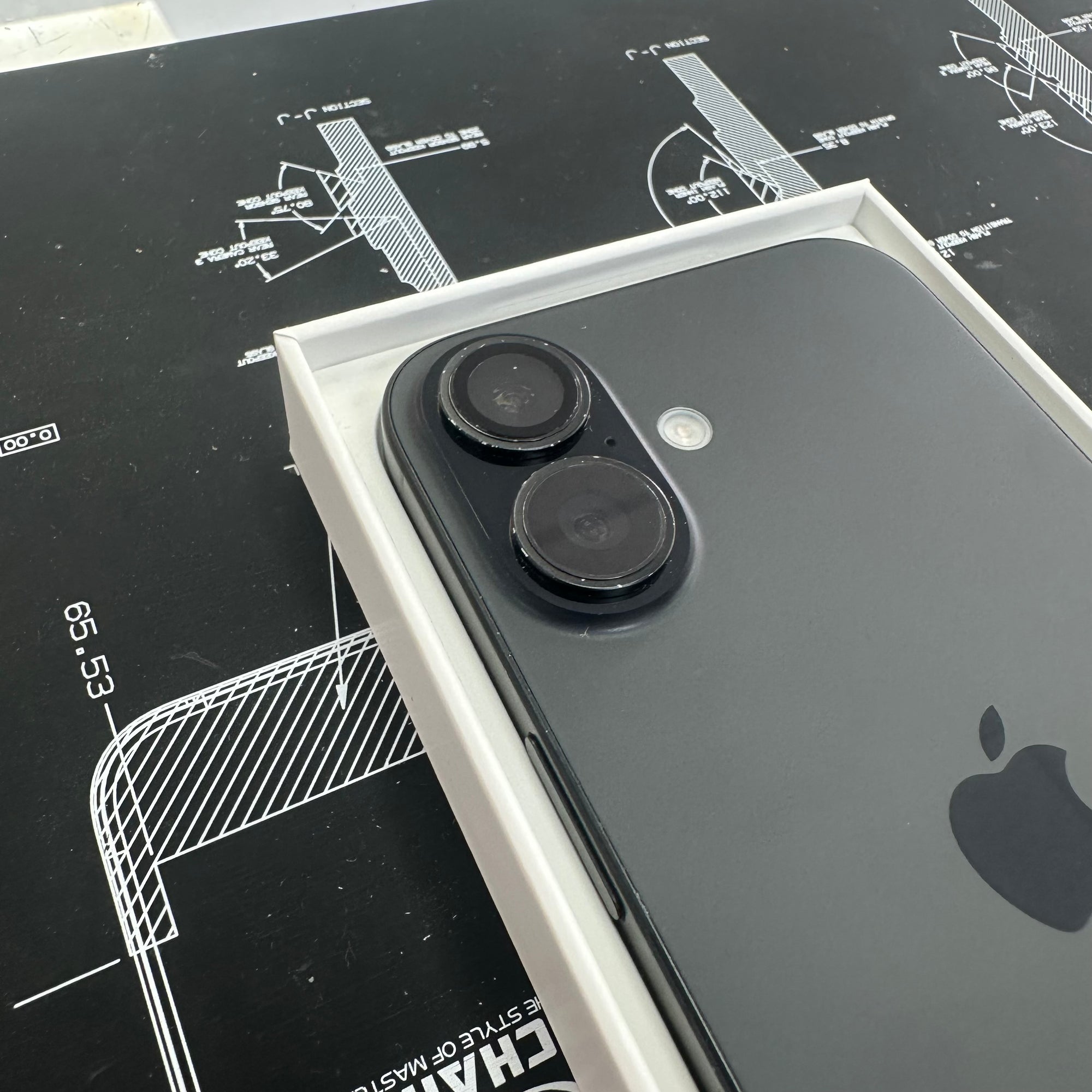 Apple iPhone 16 128GB Black 90% Battery Health