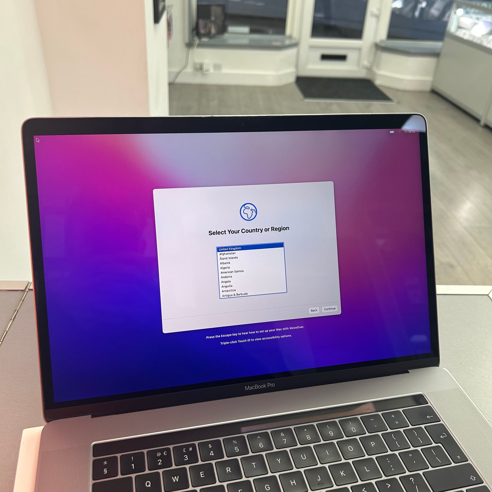 Apple Macbook Pro 15 inch 2016 - i7 2.9GHz, 16GB RAM, 1TB SSD and Brand New Battery