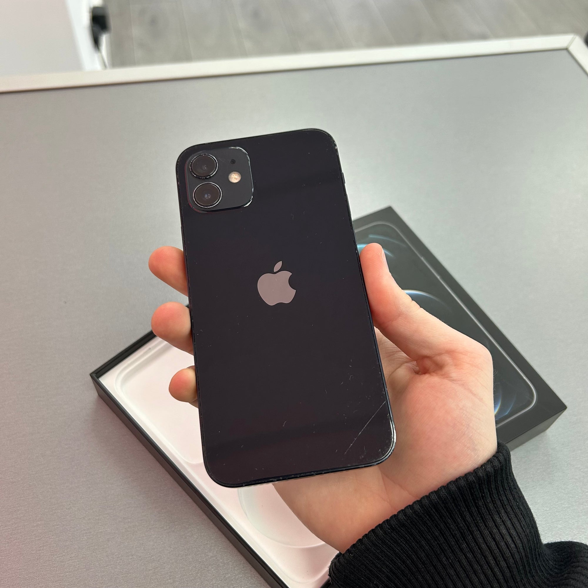 Apple iPhone 12 64GB Black - 100% Battery Health