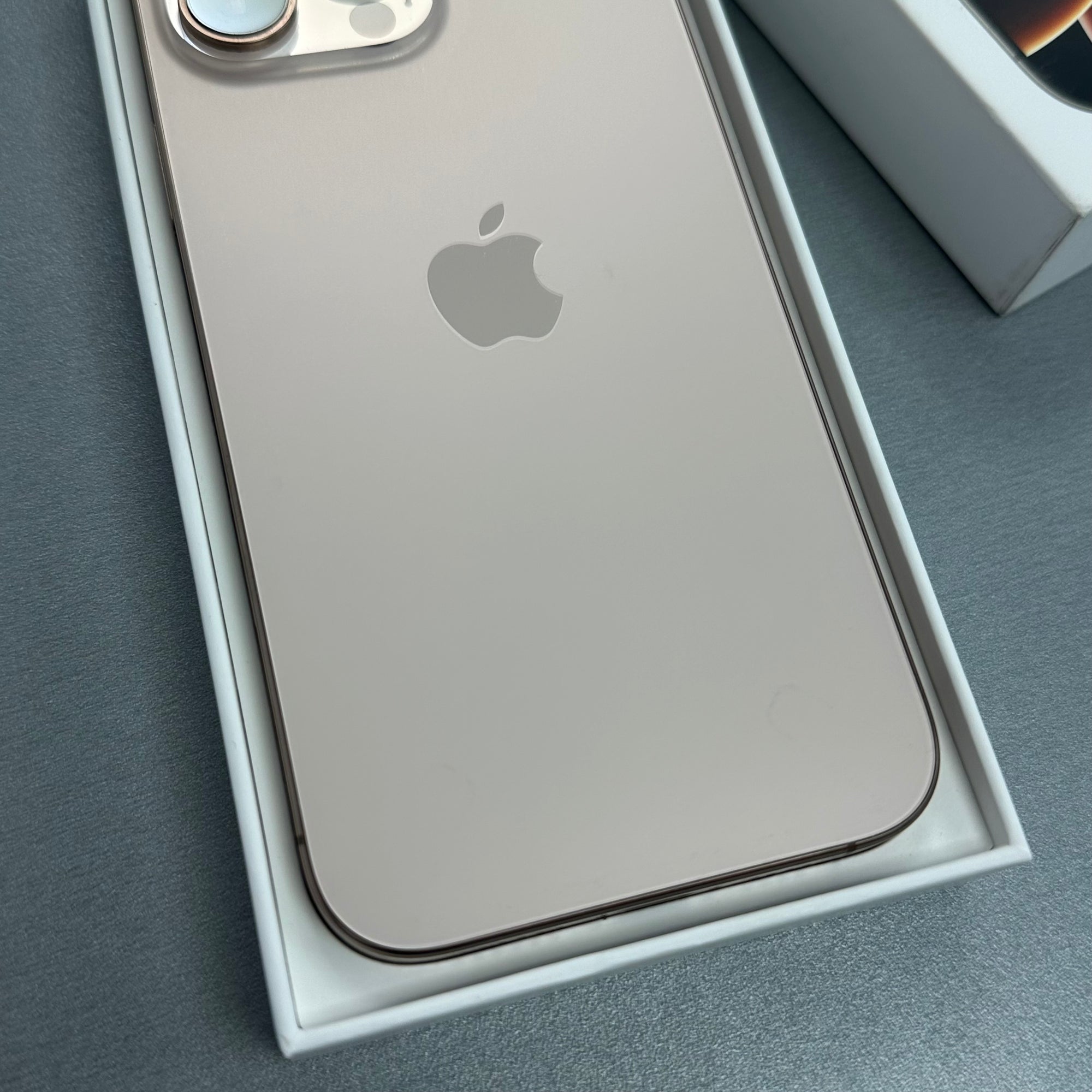 Apple iPhone 16 Pro Max 256GB Desert Titanium - 90% Battery Health