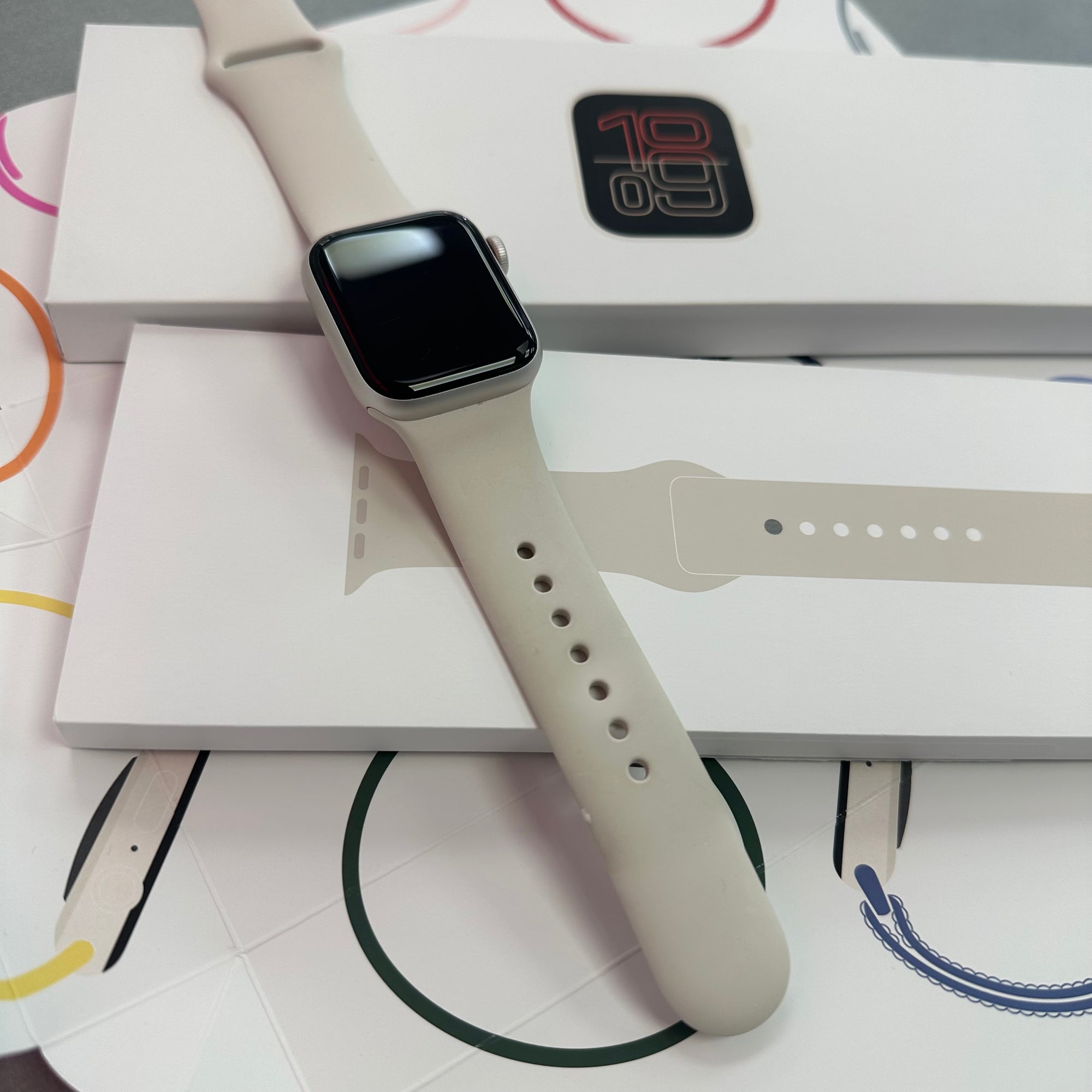 Apple Watch SE 3 40mm 2025 - Starlight Aluminium Case &amp; Starlight Sports Band GPS