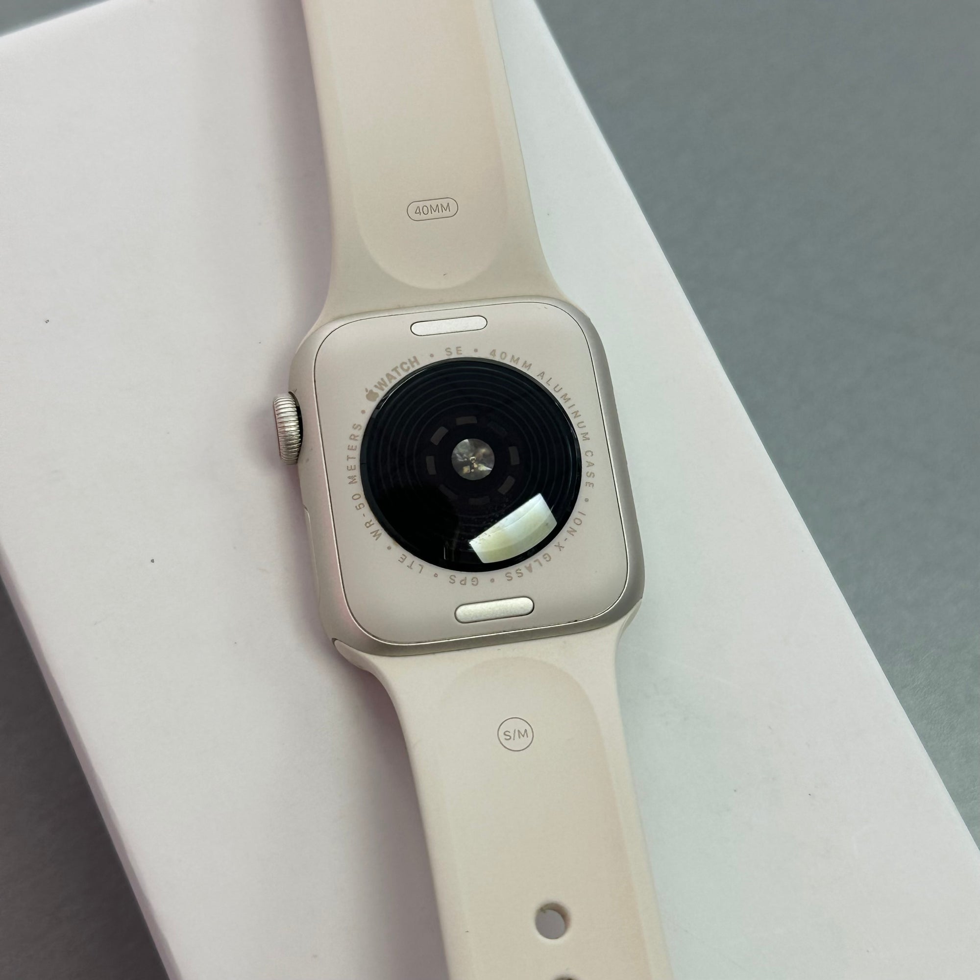 Apple Watch SE (2nd Gen) 2022 GPS - 40mm, Starlight Aluminium Case