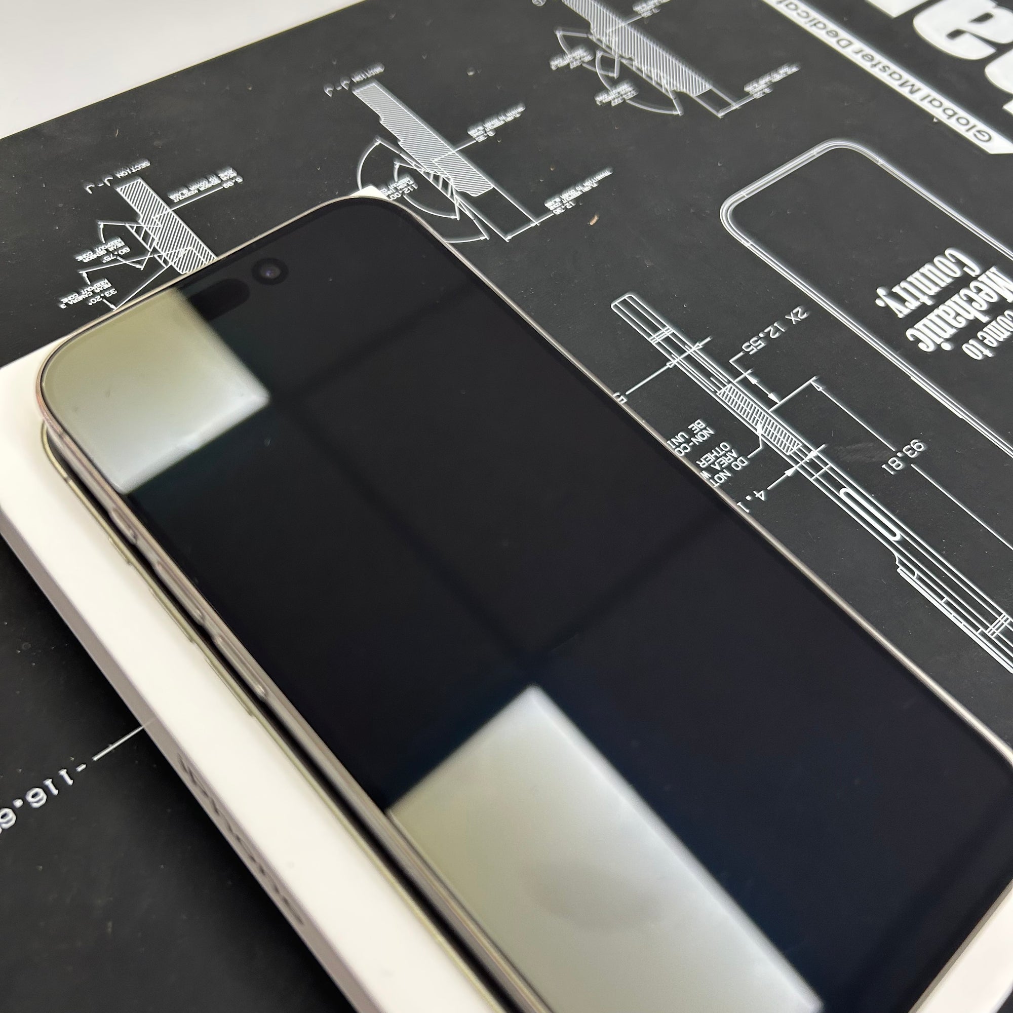 Apple iPhone 15 Pro 128GB - Natural Titanium - 100% Battery Health