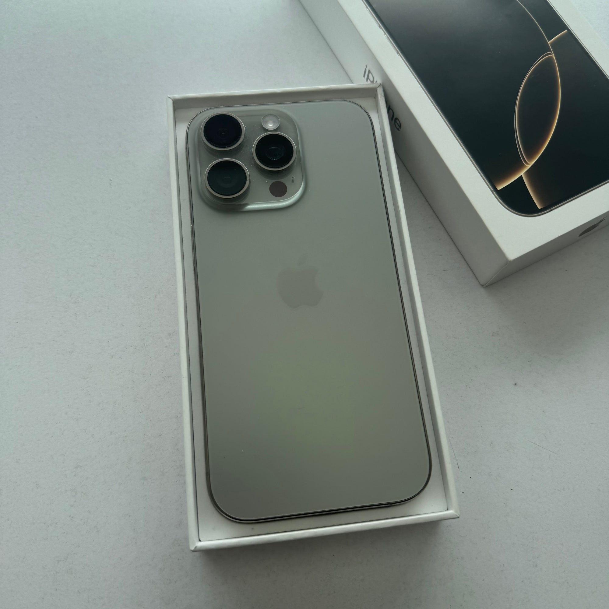 Apple iPhone 16 Pro 256GB Natural Titanium
