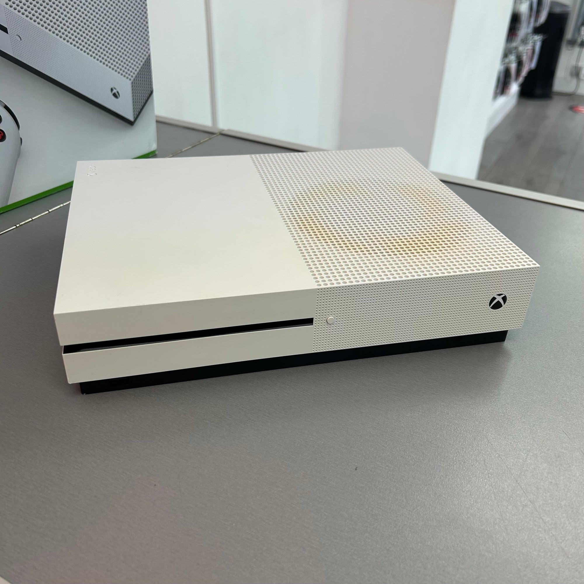 Xbox One S White 500GB - All accessories with box
