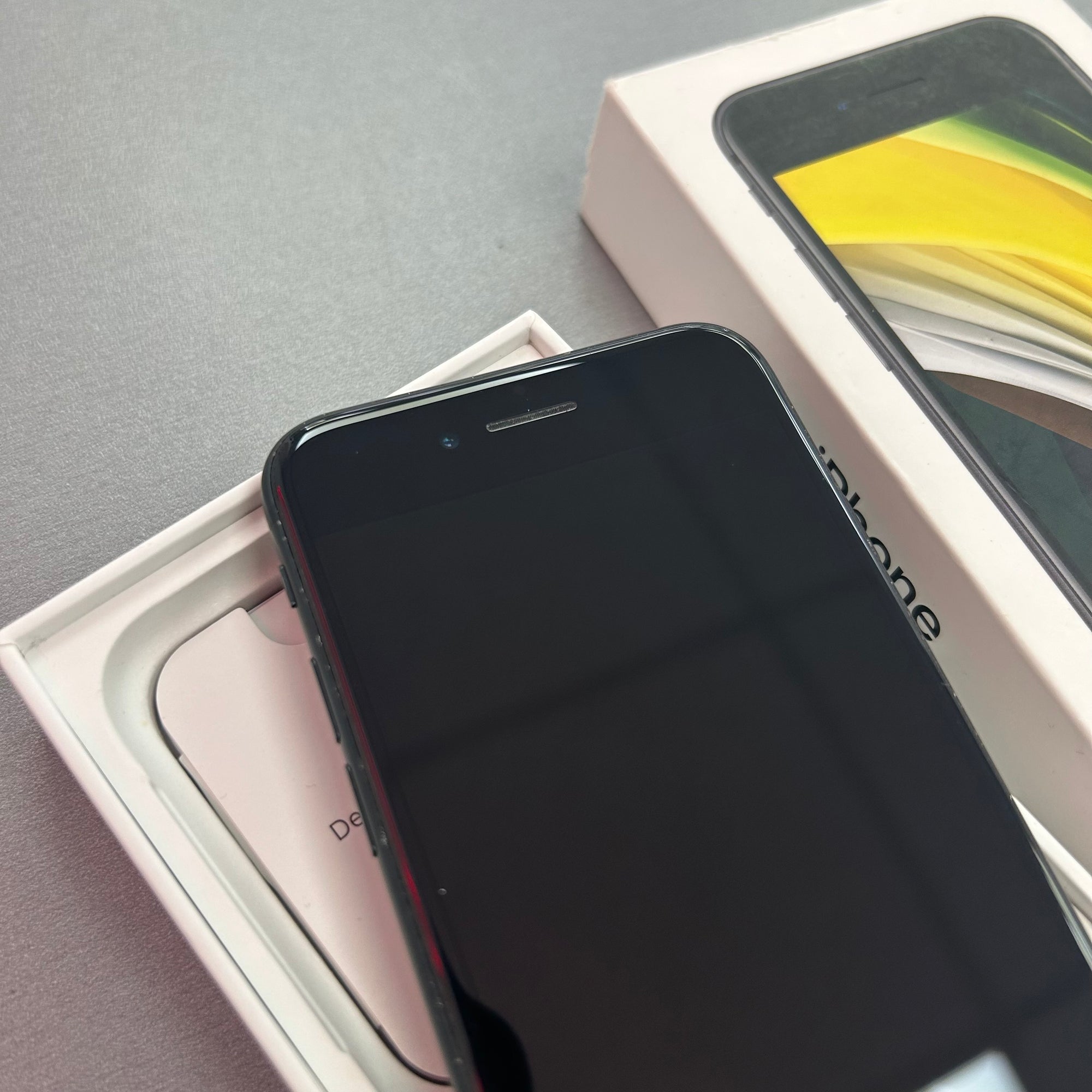Apple iPhone SE 2020 64GB Black - 100% Battery Health GRADE C