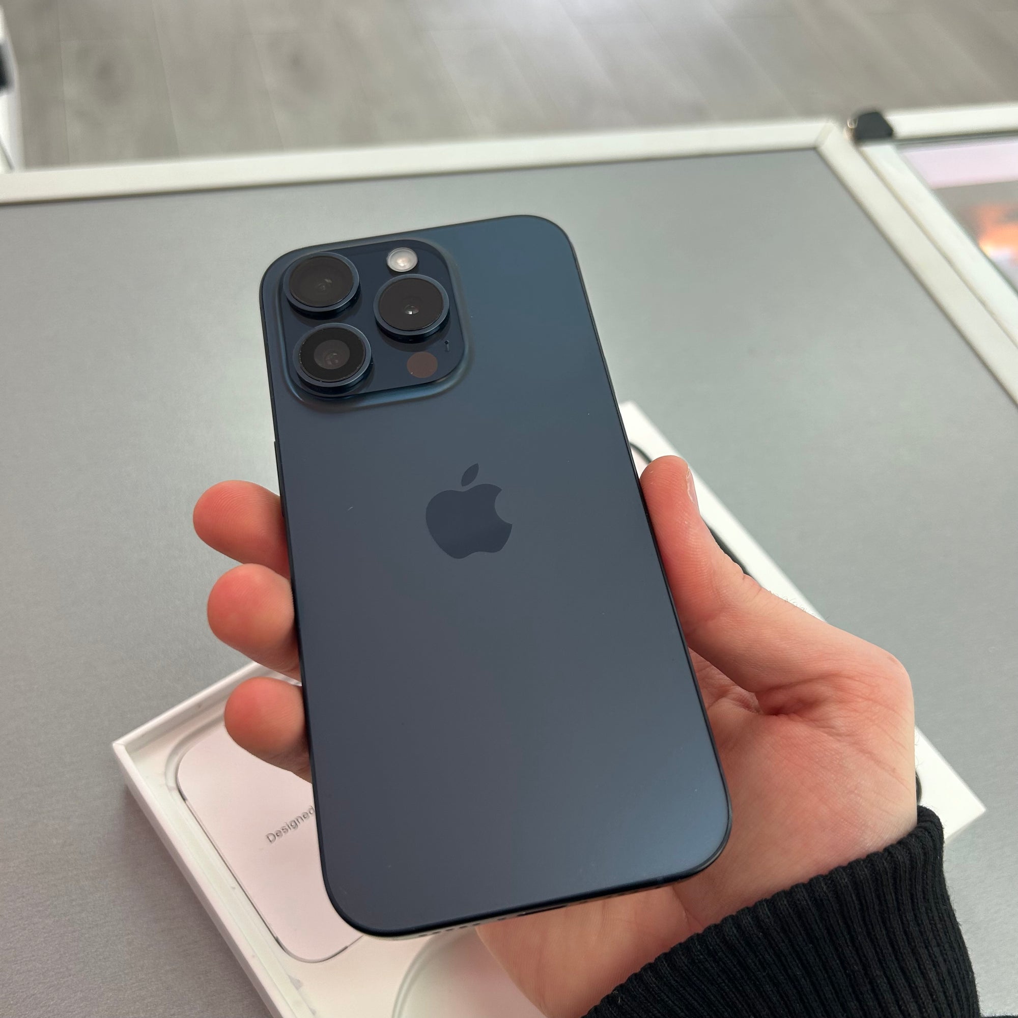 Apple iPhone 15 Pro 128GB Blue Titanium - 100% Battery Health