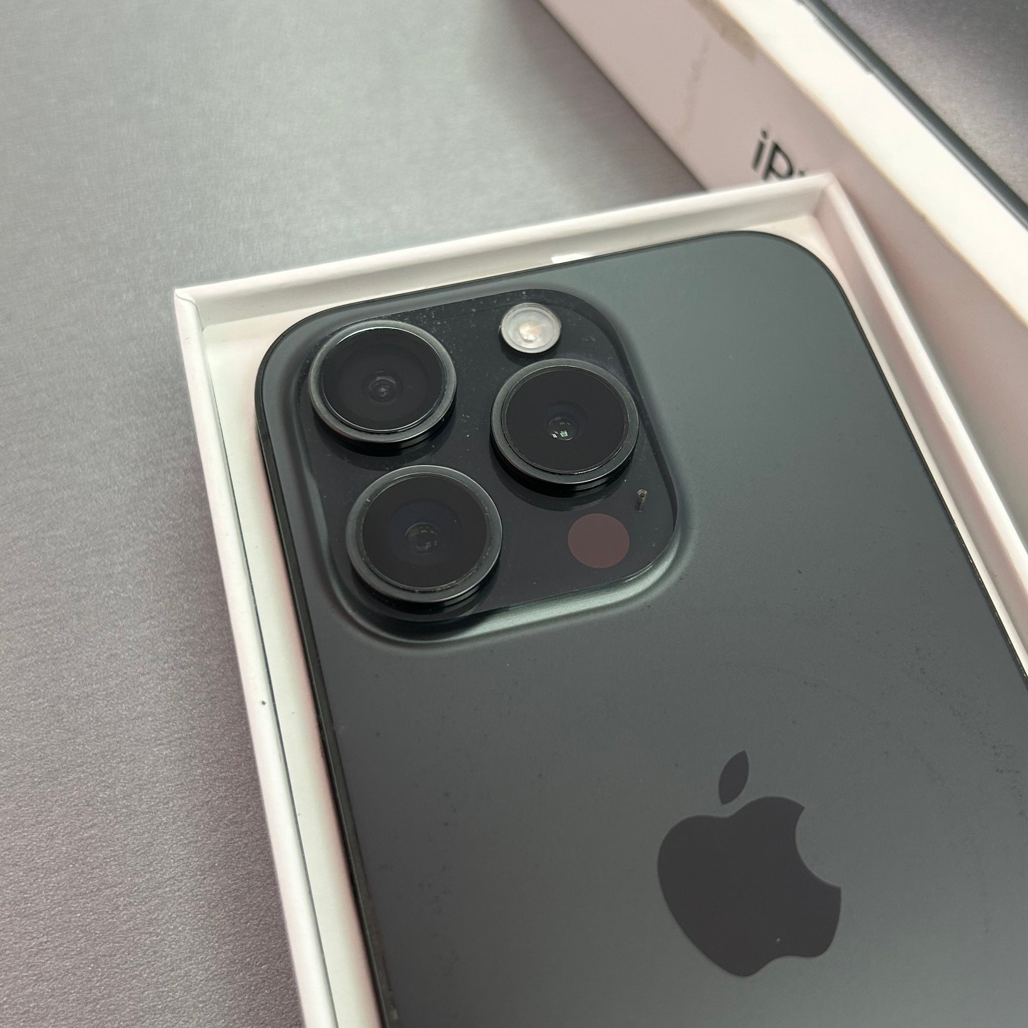 Apple iPhone 15 Pro 128GB Black Titanium - 91% Battery Health