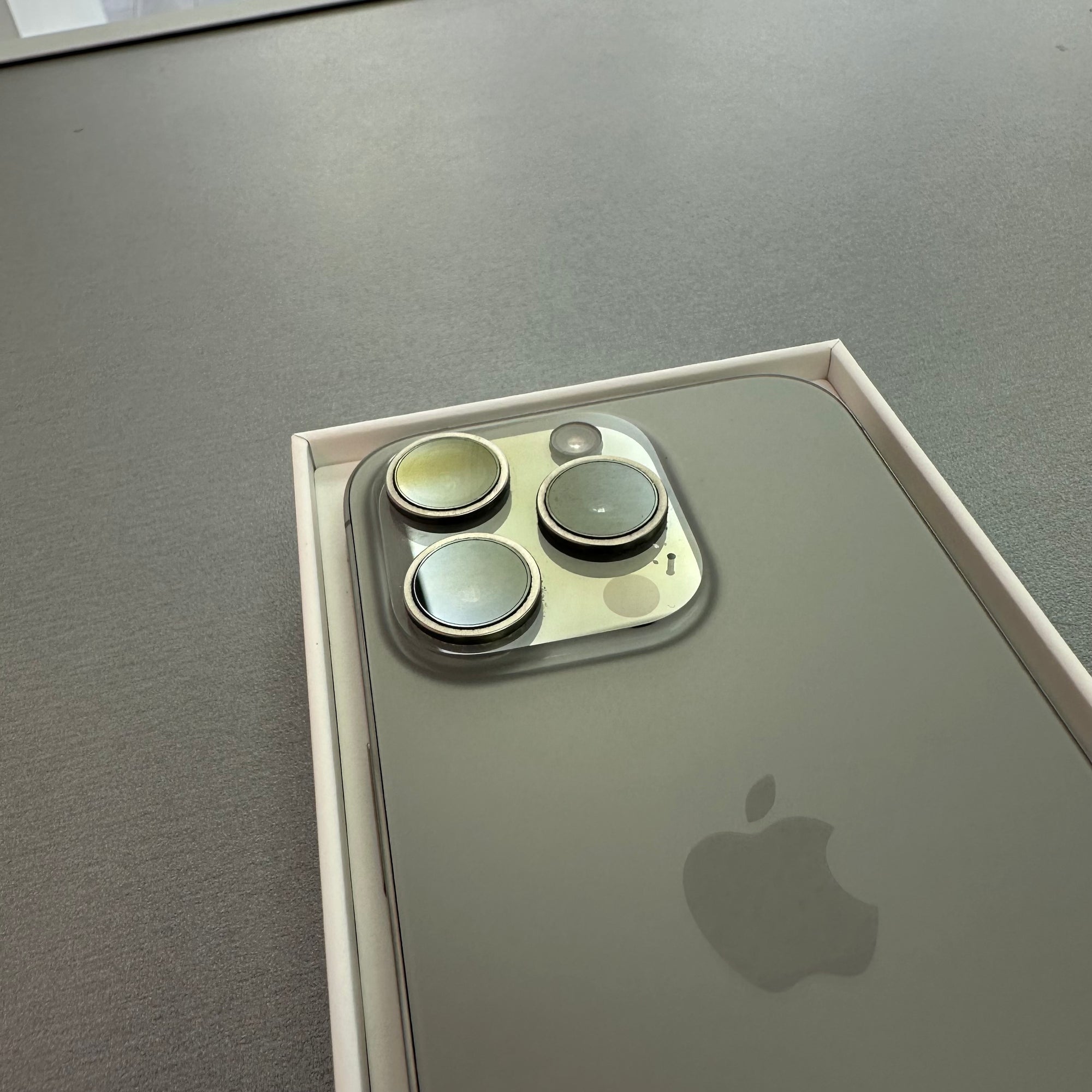 Apple iPhone 15 Pro 128GB Natural Titanium - 100% Battery Health