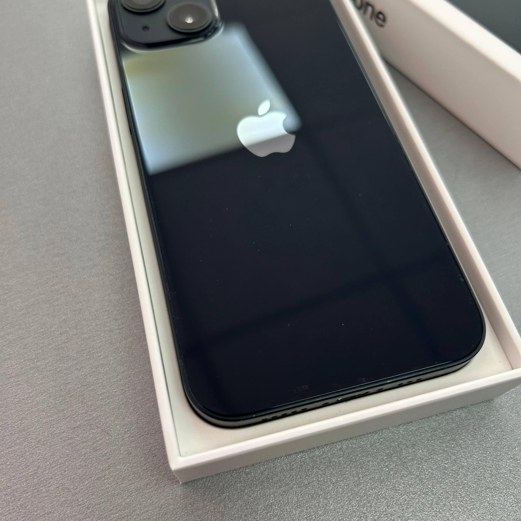 Apple iPhone 13 128GB Midnight - 100% Battery Health