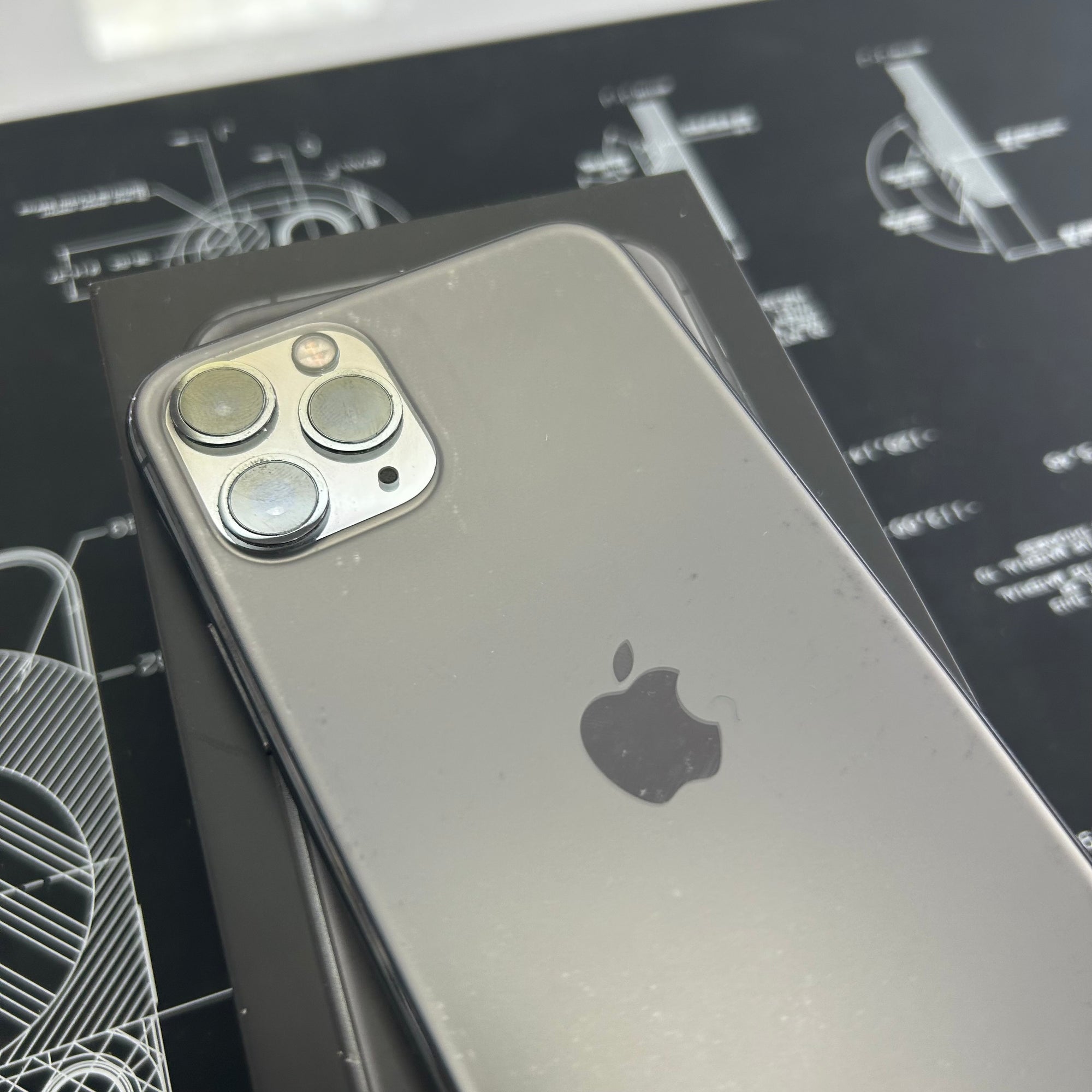 Apple iPhone 11 Pro Graphite  64GB -100% Battery Health