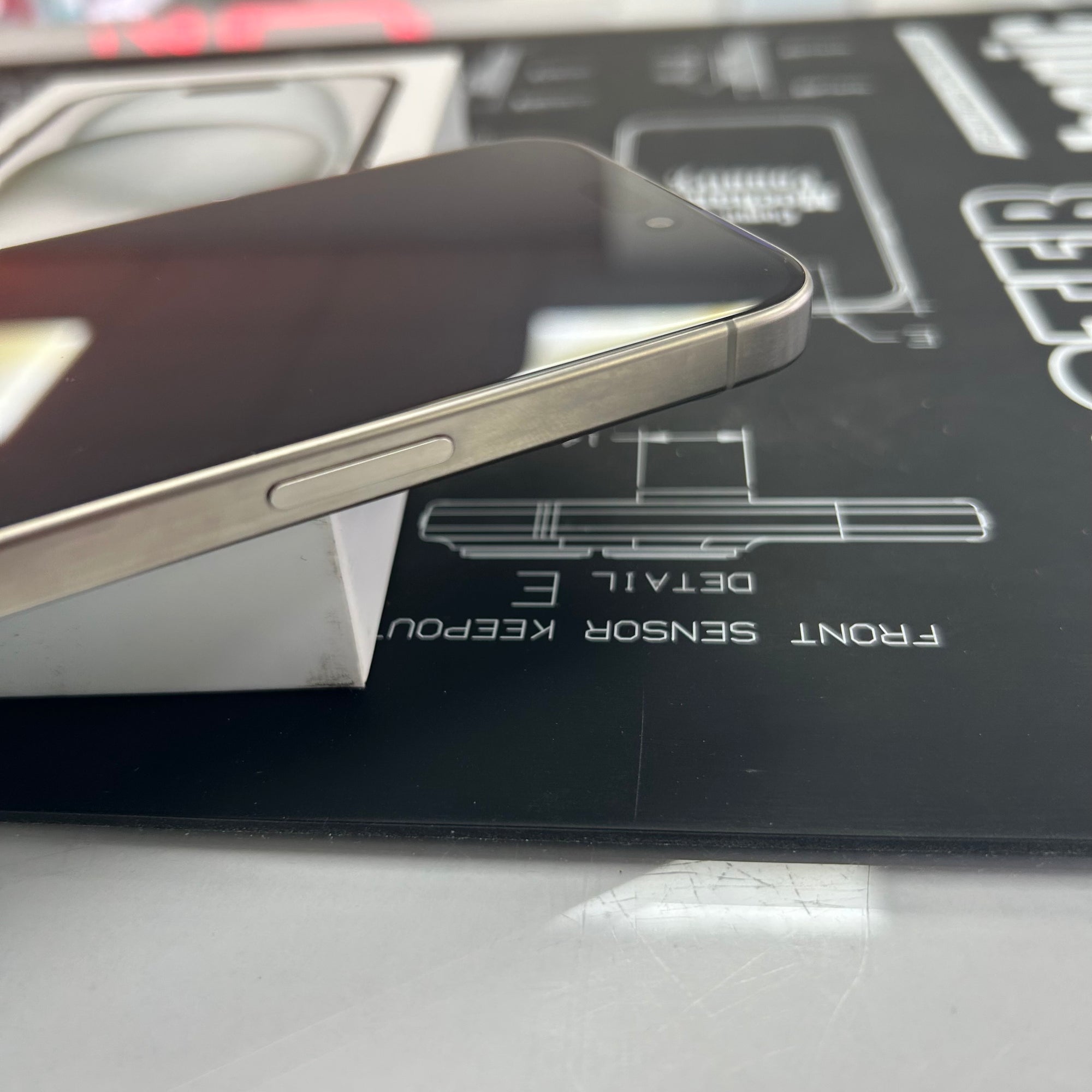 Apple iPhone 15 Pro 128GB - Natural Titanium - 100% Battery Health
