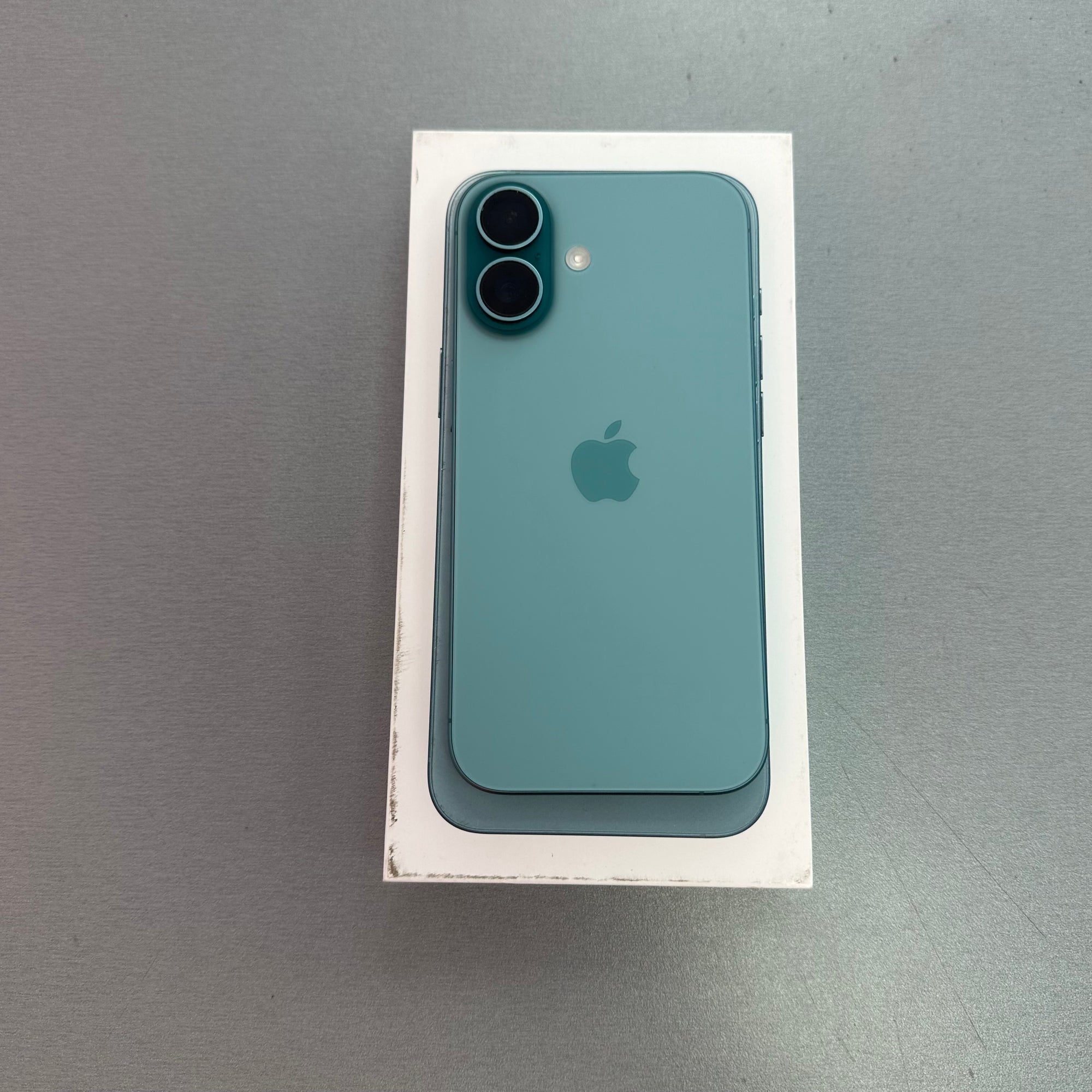 Apple iPhone 16 128GB Teal - 96% Battery Health