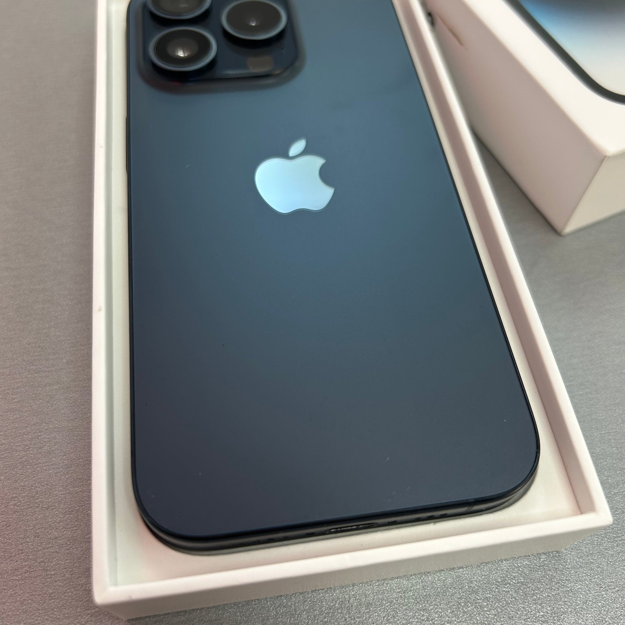 Apple iPhone 15 Pro 128GB Blue Titanium - 100% Battery Health