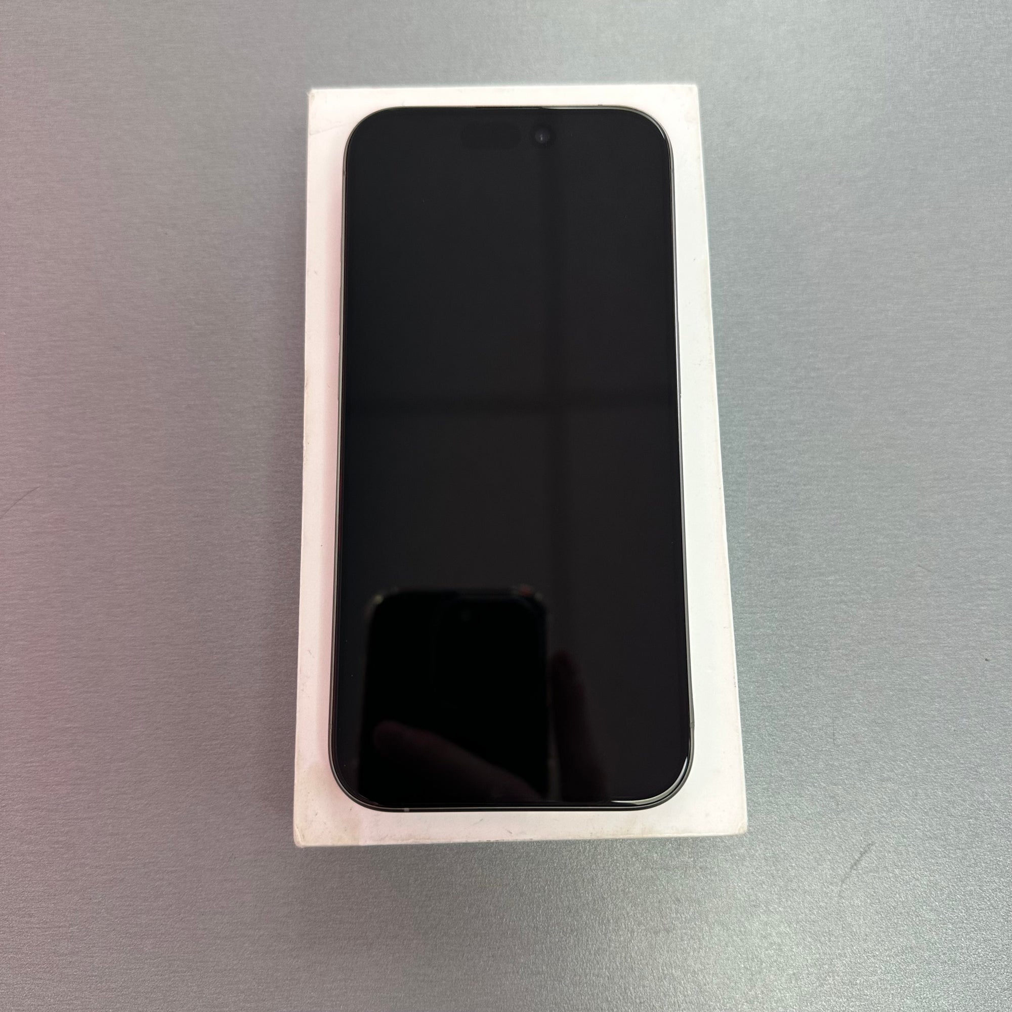 Apple iPhone 15 Pro 128GB - Natural Titanium - 92% Battery Health