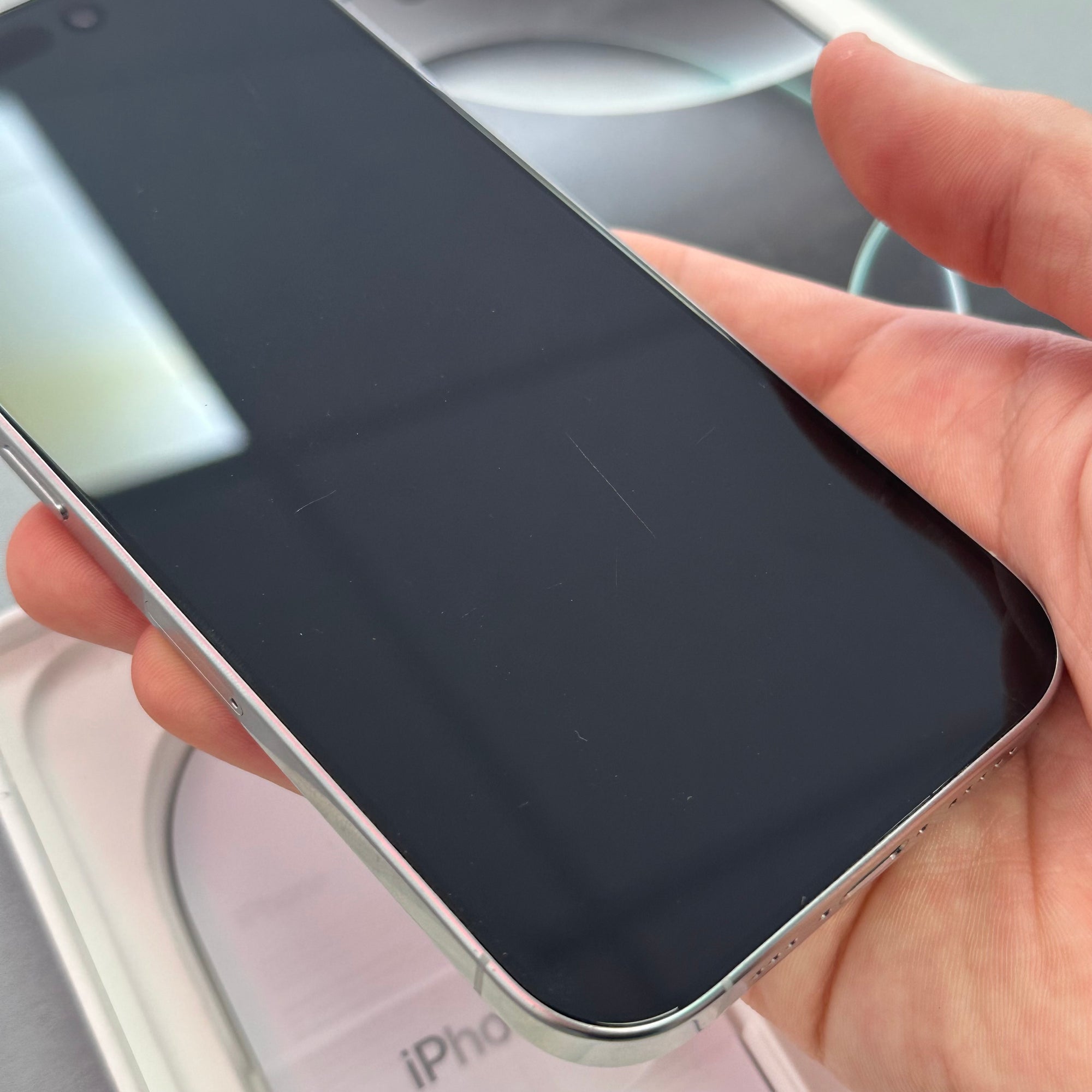 Apple iPhone 16 Pro White Titanium 128GB - 100% Battery Health