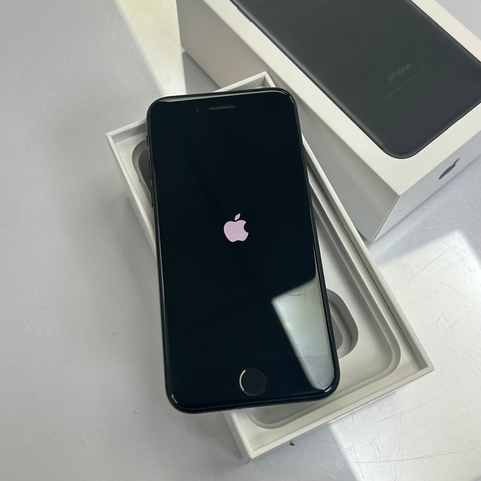 Apple iPhone SE 2020 128GB Black - 100% Battery Health