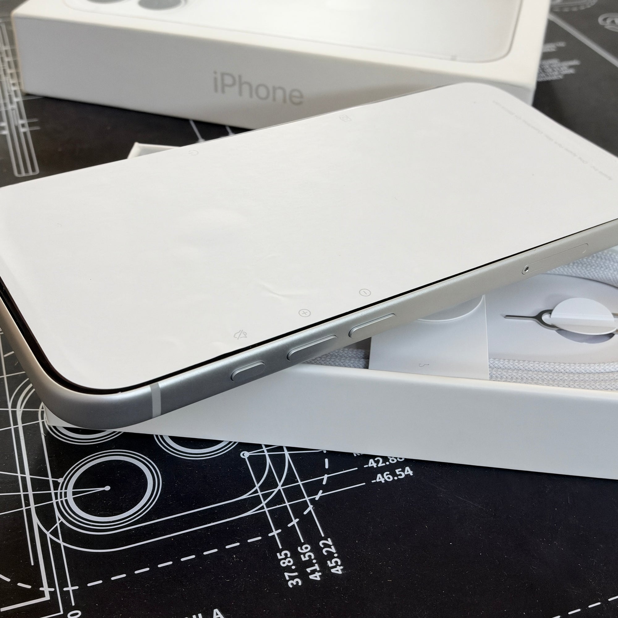 Apple iPhone 18 Pro 512GB Silver Brand New - Not activated rrp £1399