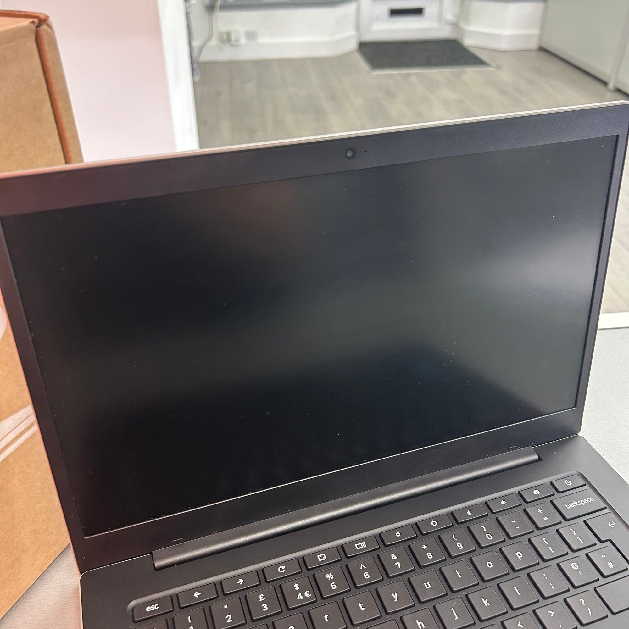 Samsung Galaxy Chromebook Go Silver - 14 inch, 4GB RAM, 64GB EMMC Storage