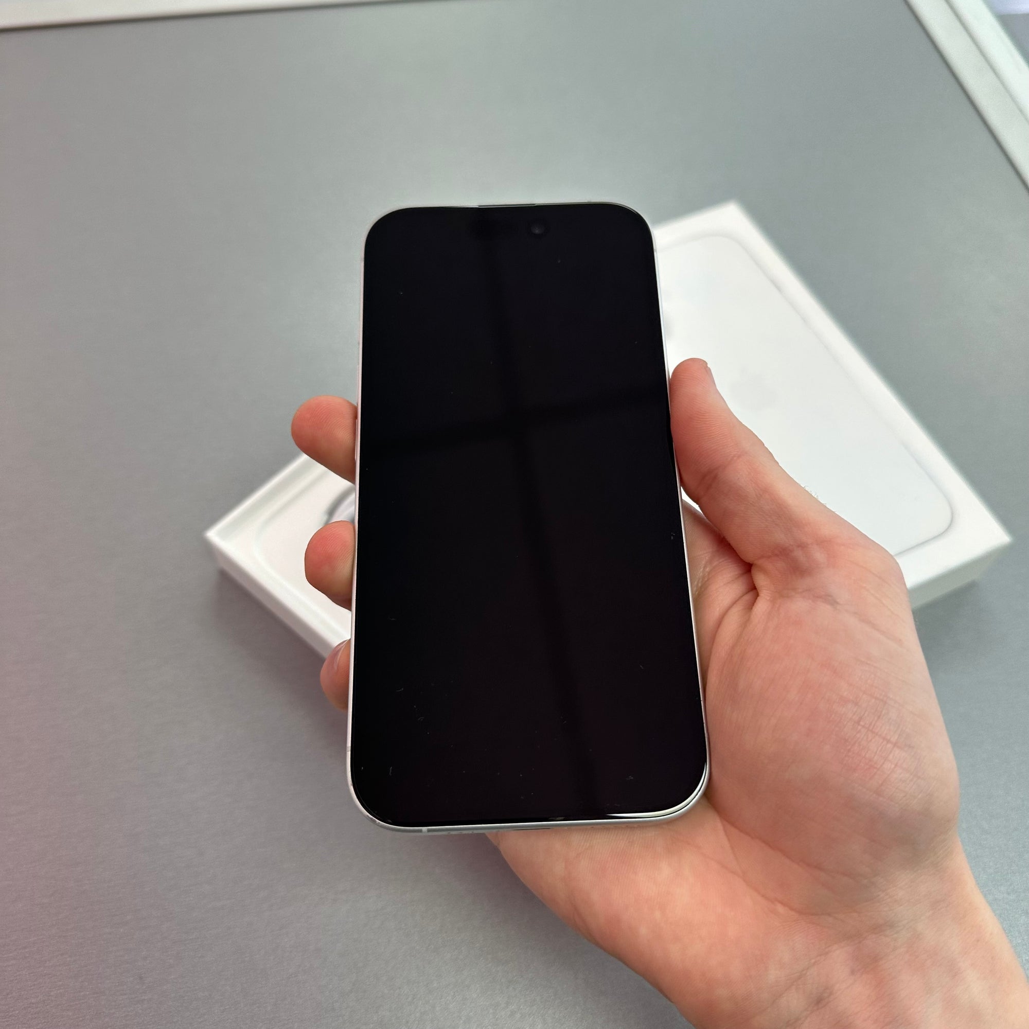 Apple iPhone 16 128GB White - 89% Battery Health