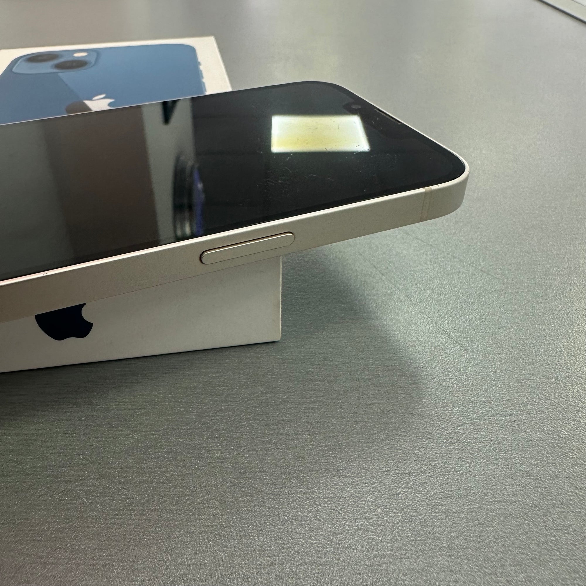 Apple iPhone 13 128GB Starlight - 88% Battery Health