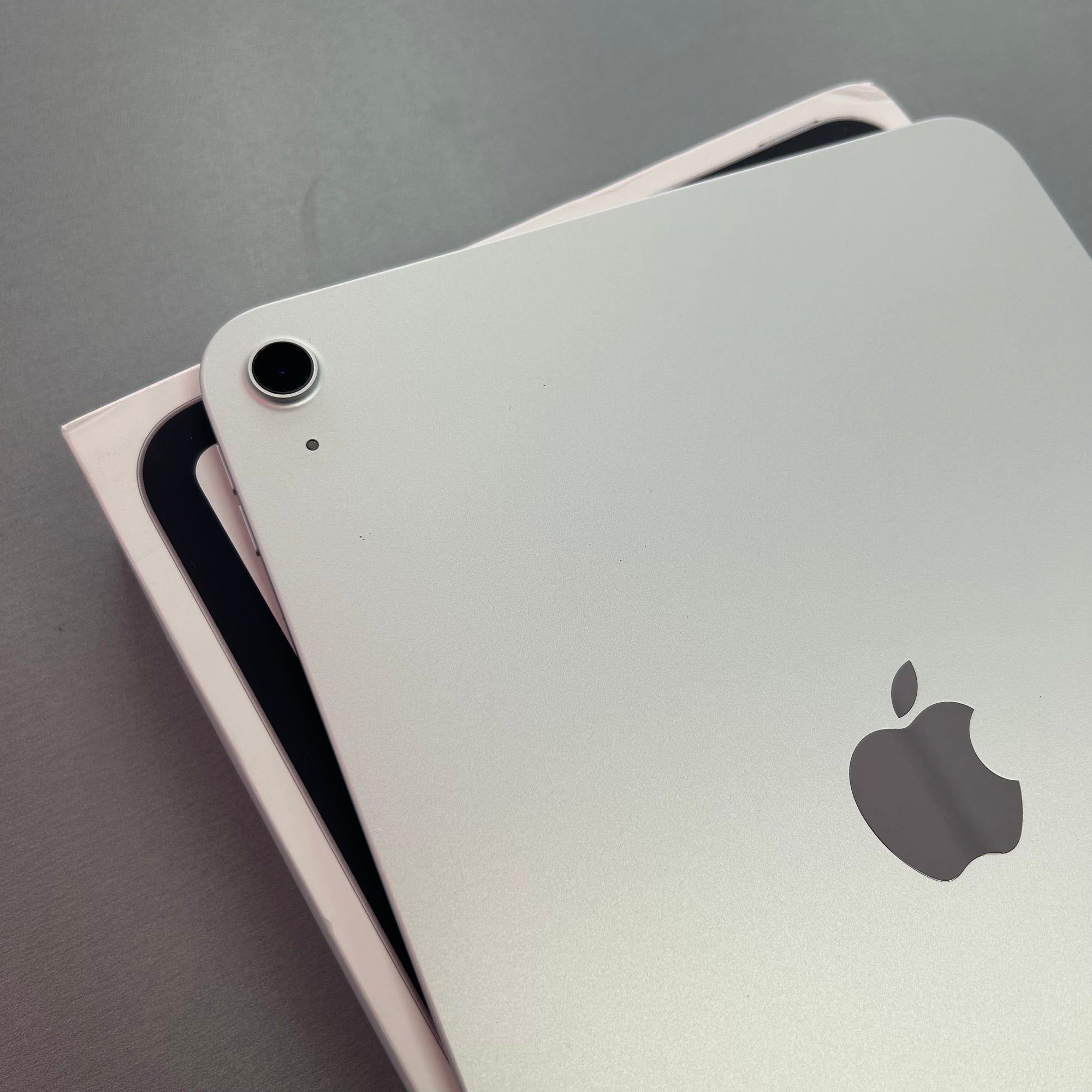 Apple iPad 10th Generation 64GB Silver Wi-Fi