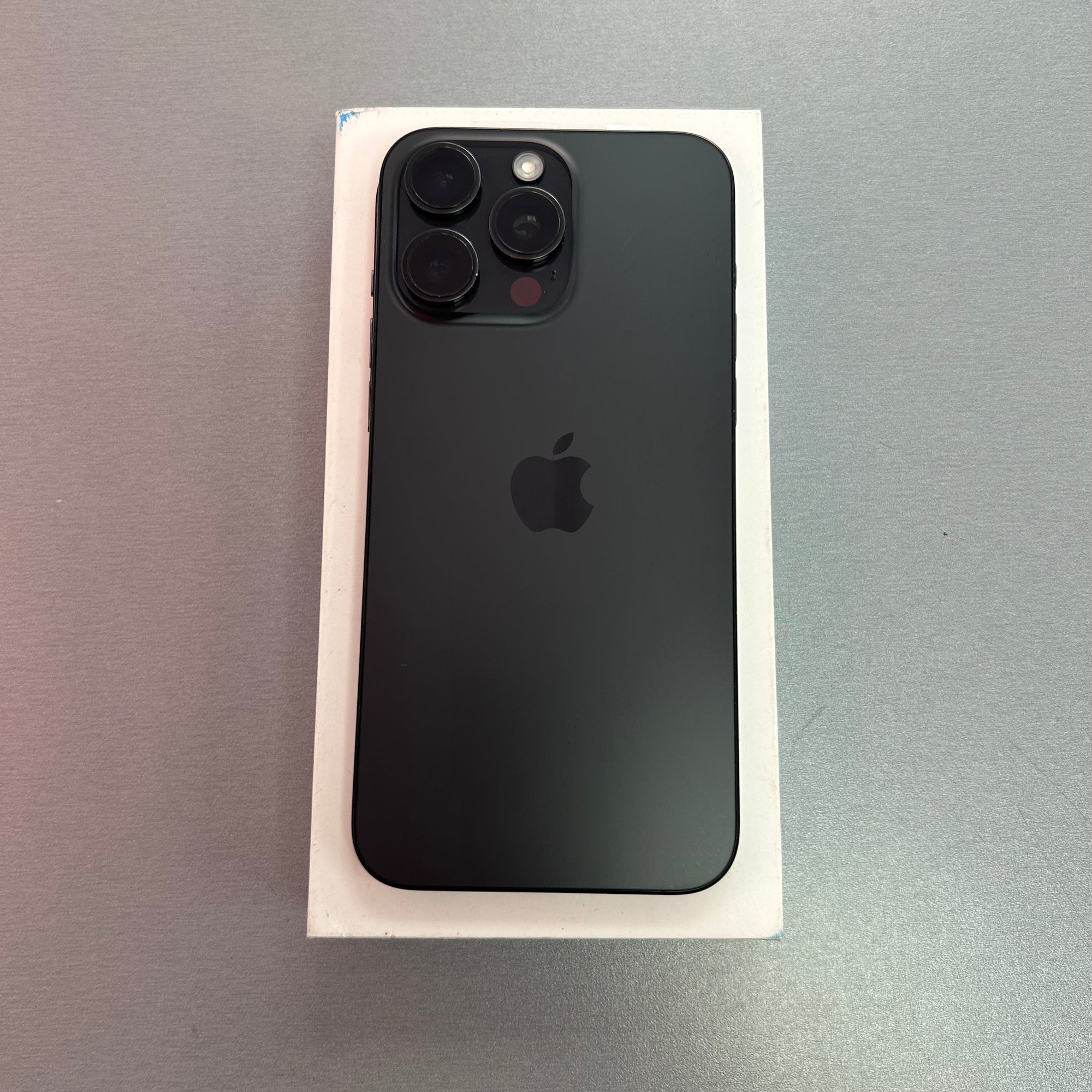 Apple iPhone 15 Pro Max 256GB Black Titanium - 100% Battery Health