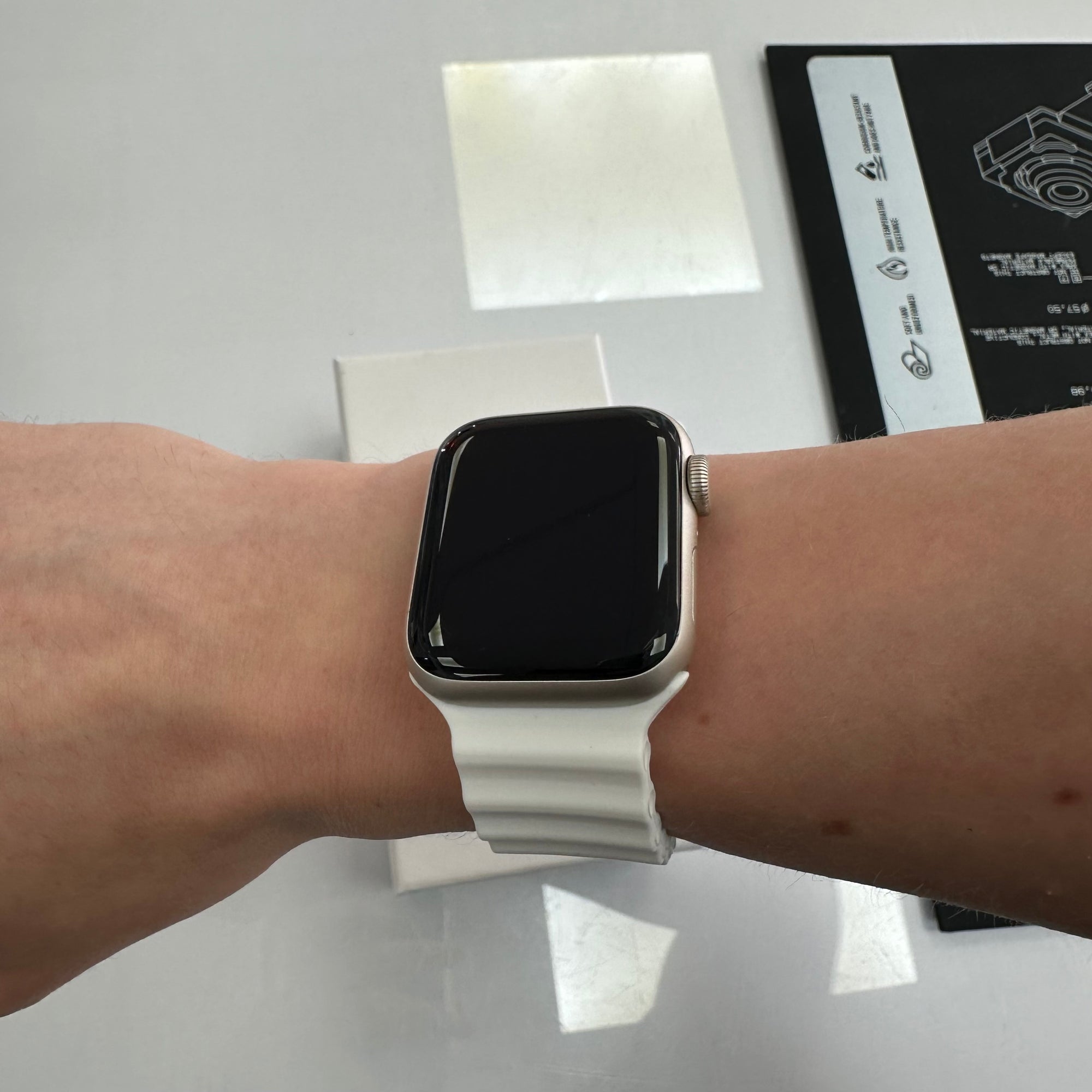 Apple Watch SE (2nd Gen) GPS - 40mm, Starlight Aluminium Case