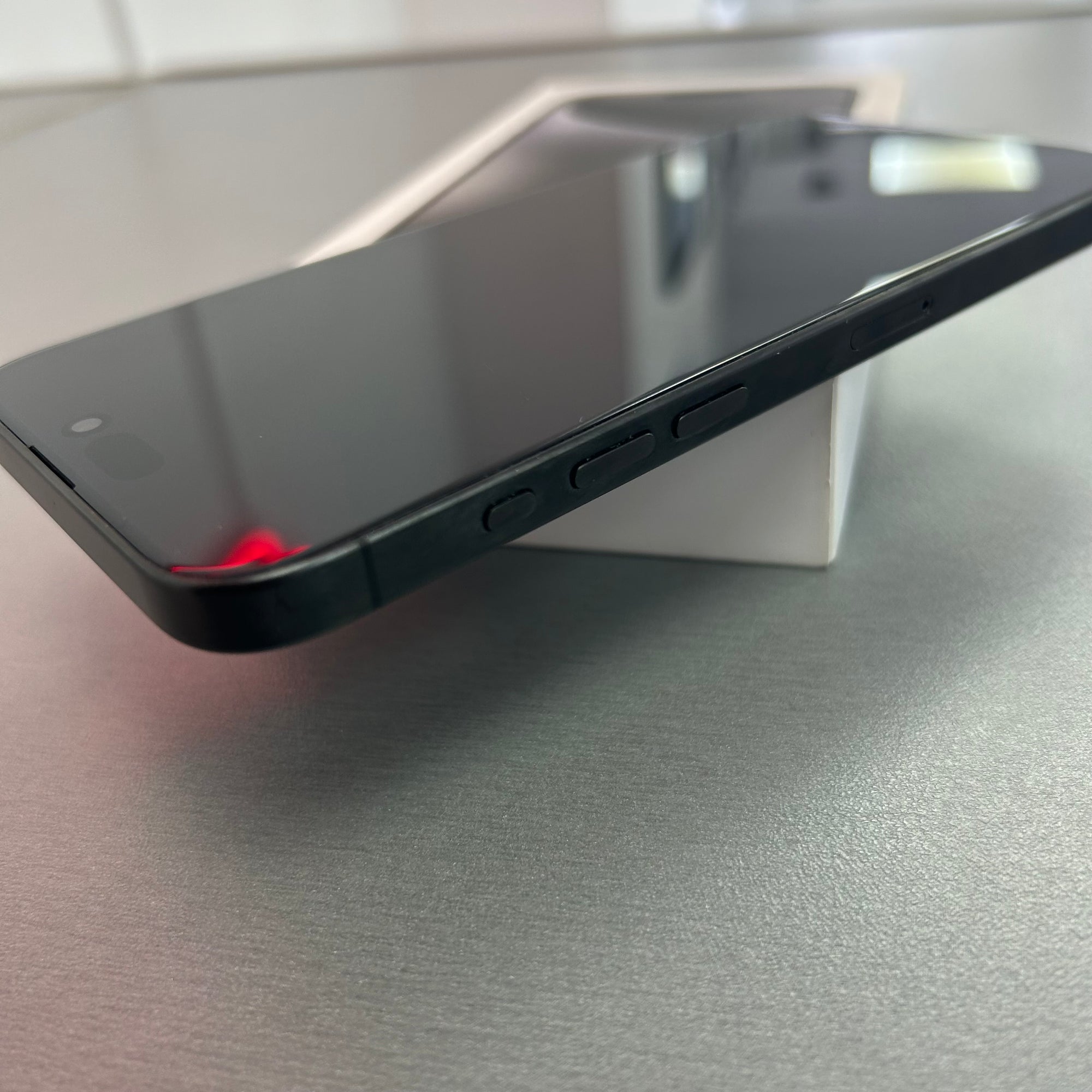 Apple iPhone 15 Pro Max 256GB Black Titanium - 100% Battery Health