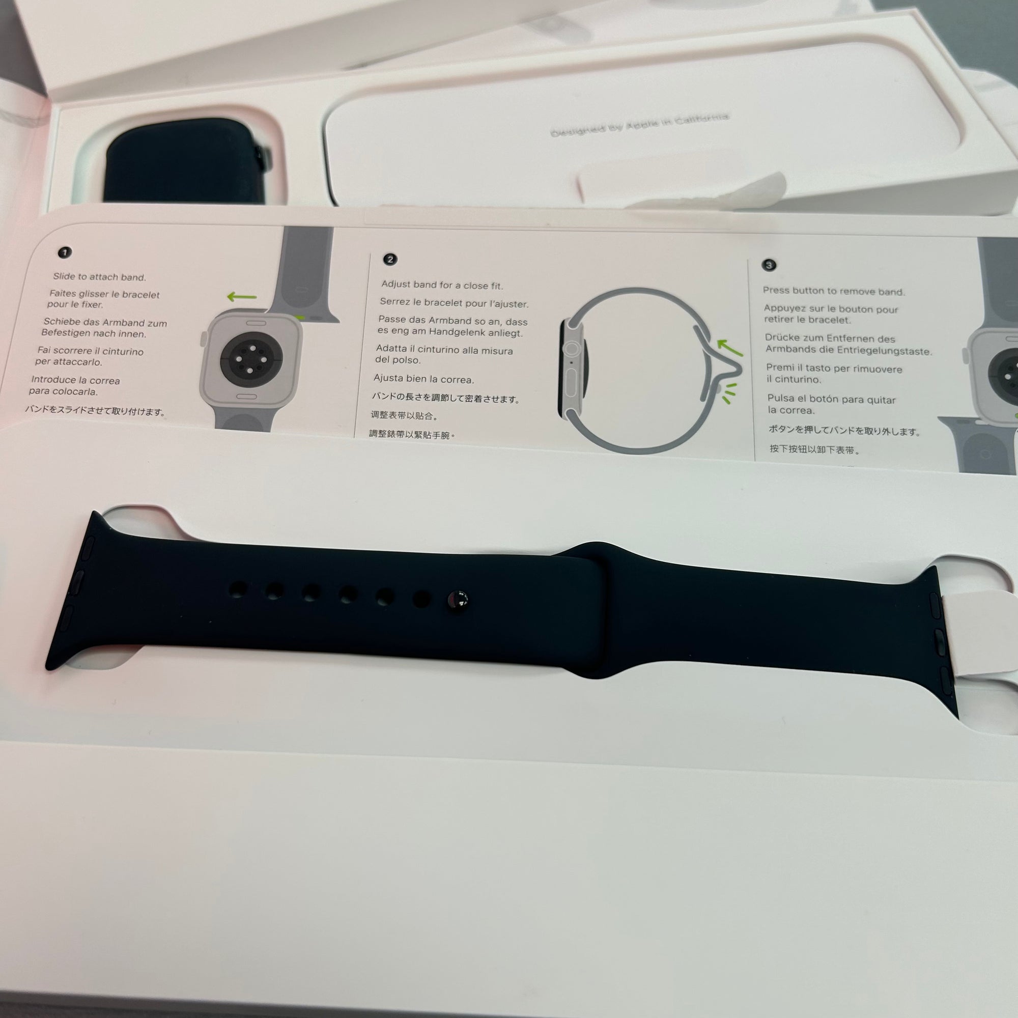 Apple Watch Series 10, 42mm GPS - Jet Black Aluminium Case with Black Sports Band