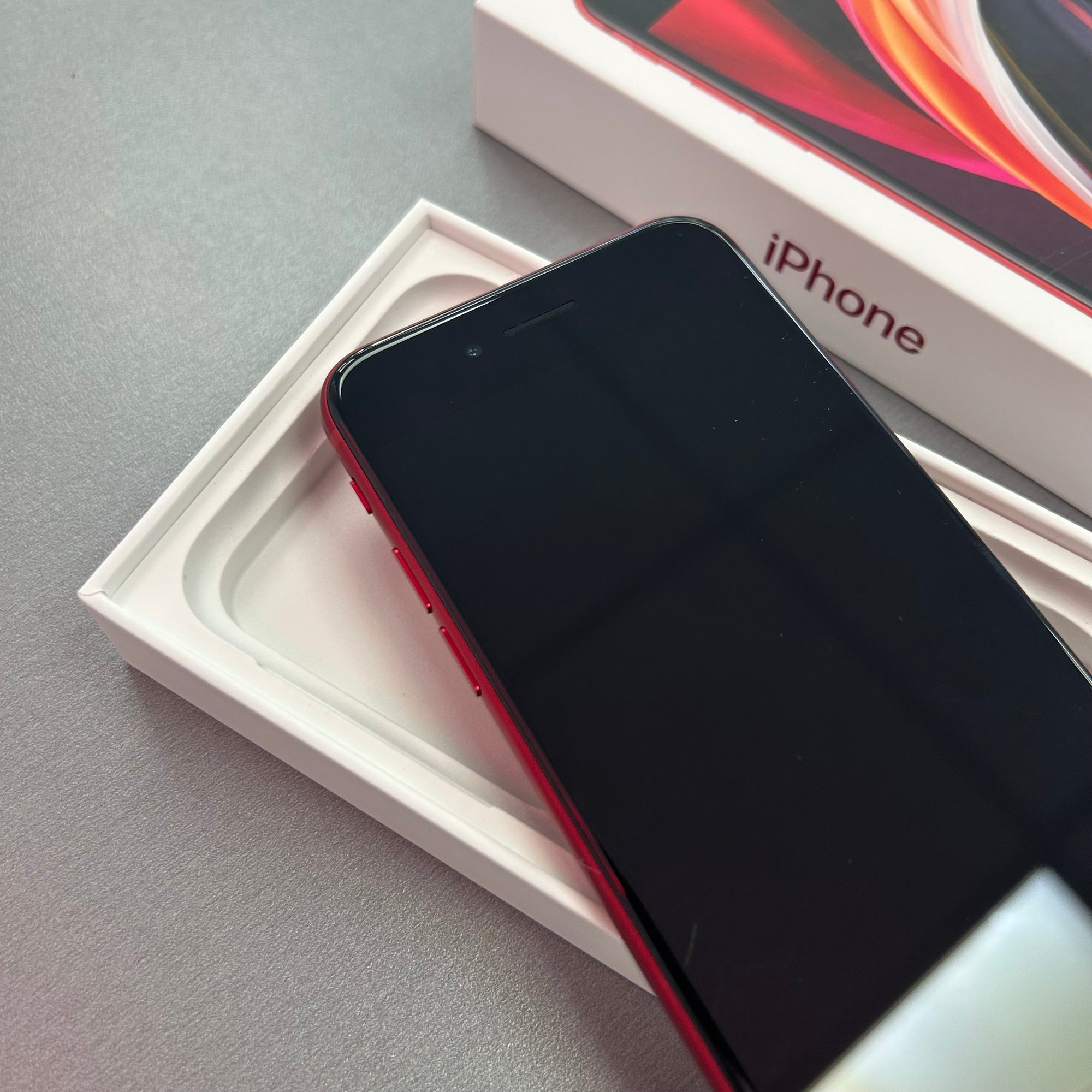 Apple iPhone SE 3rd Generation (2022) 64GB Product Red - 95% Battery Health